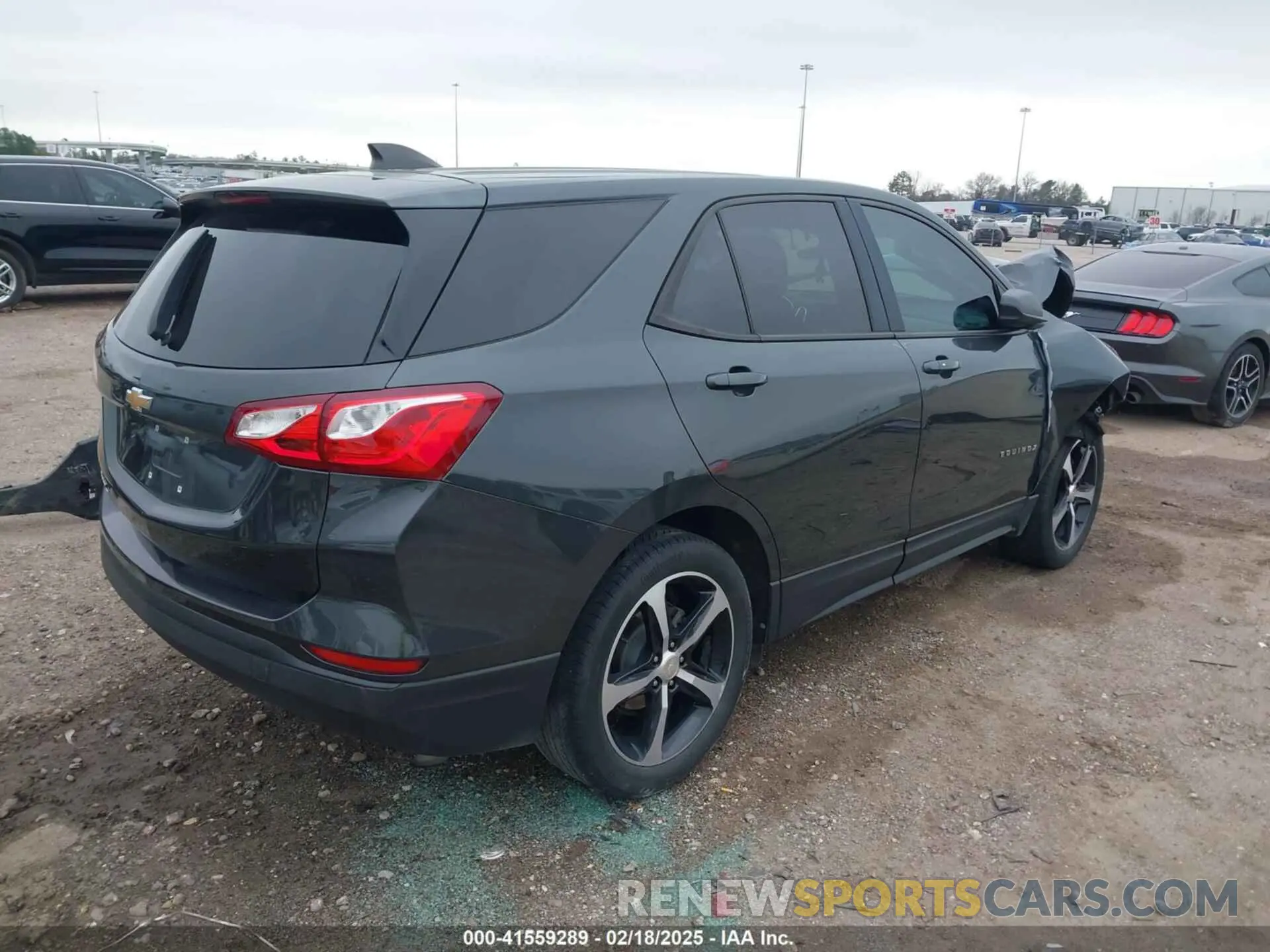 4 Photograph of a damaged car 3GNAXHEV7LS614583 CHEVROLET EQUINOX 2020