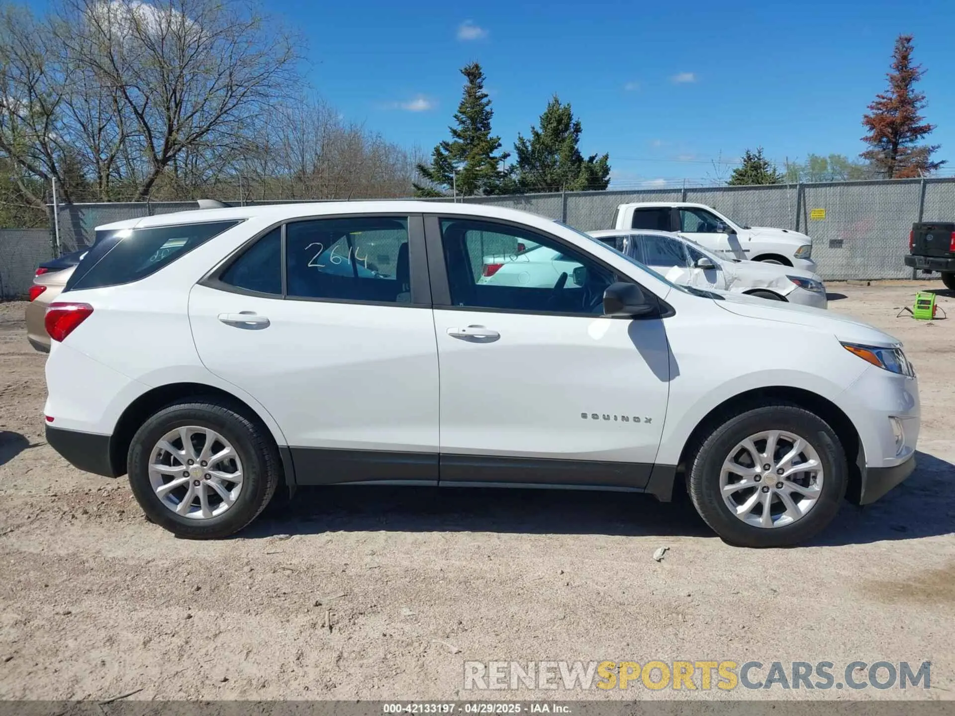 13 Photograph of a damaged car 3GNAXHEV7LS673732 CHEVROLET EQUINOX 2020