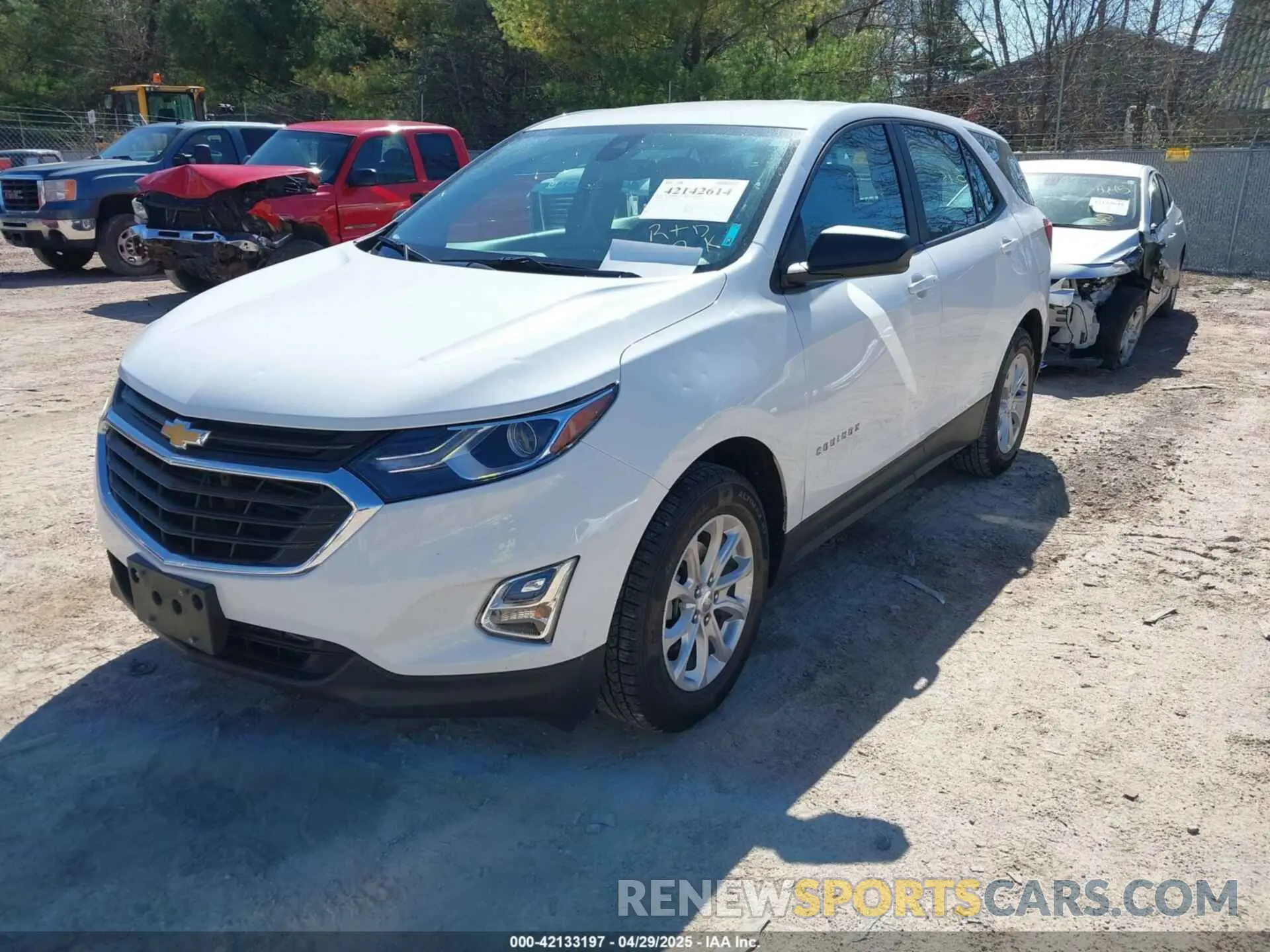 2 Photograph of a damaged car 3GNAXHEV7LS673732 CHEVROLET EQUINOX 2020