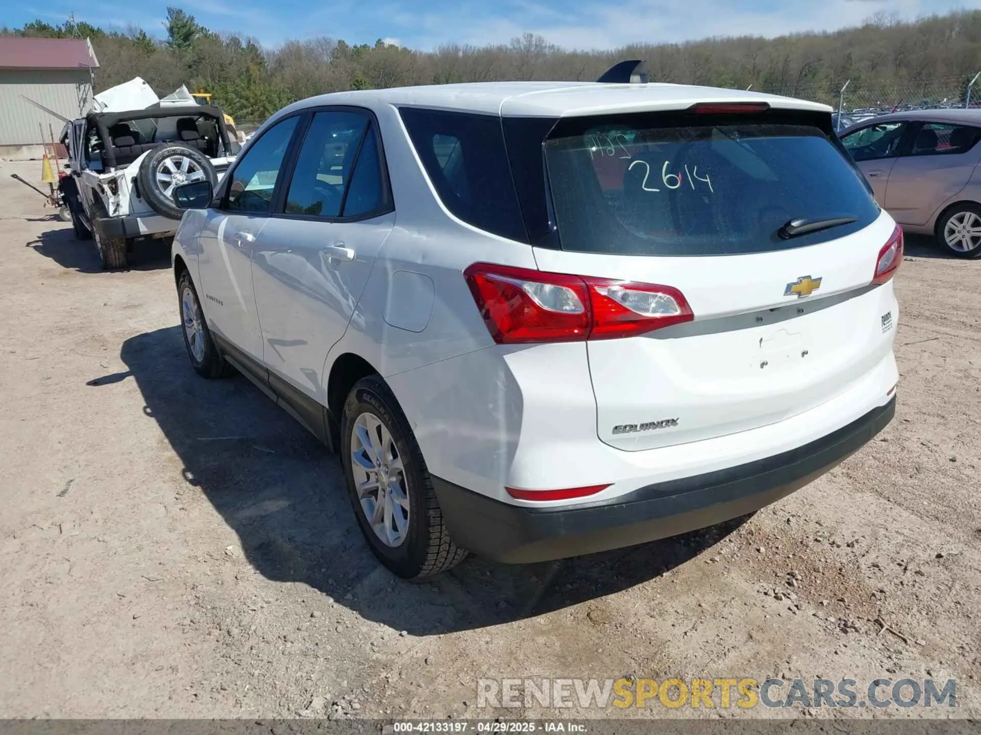 3 Photograph of a damaged car 3GNAXHEV7LS673732 CHEVROLET EQUINOX 2020