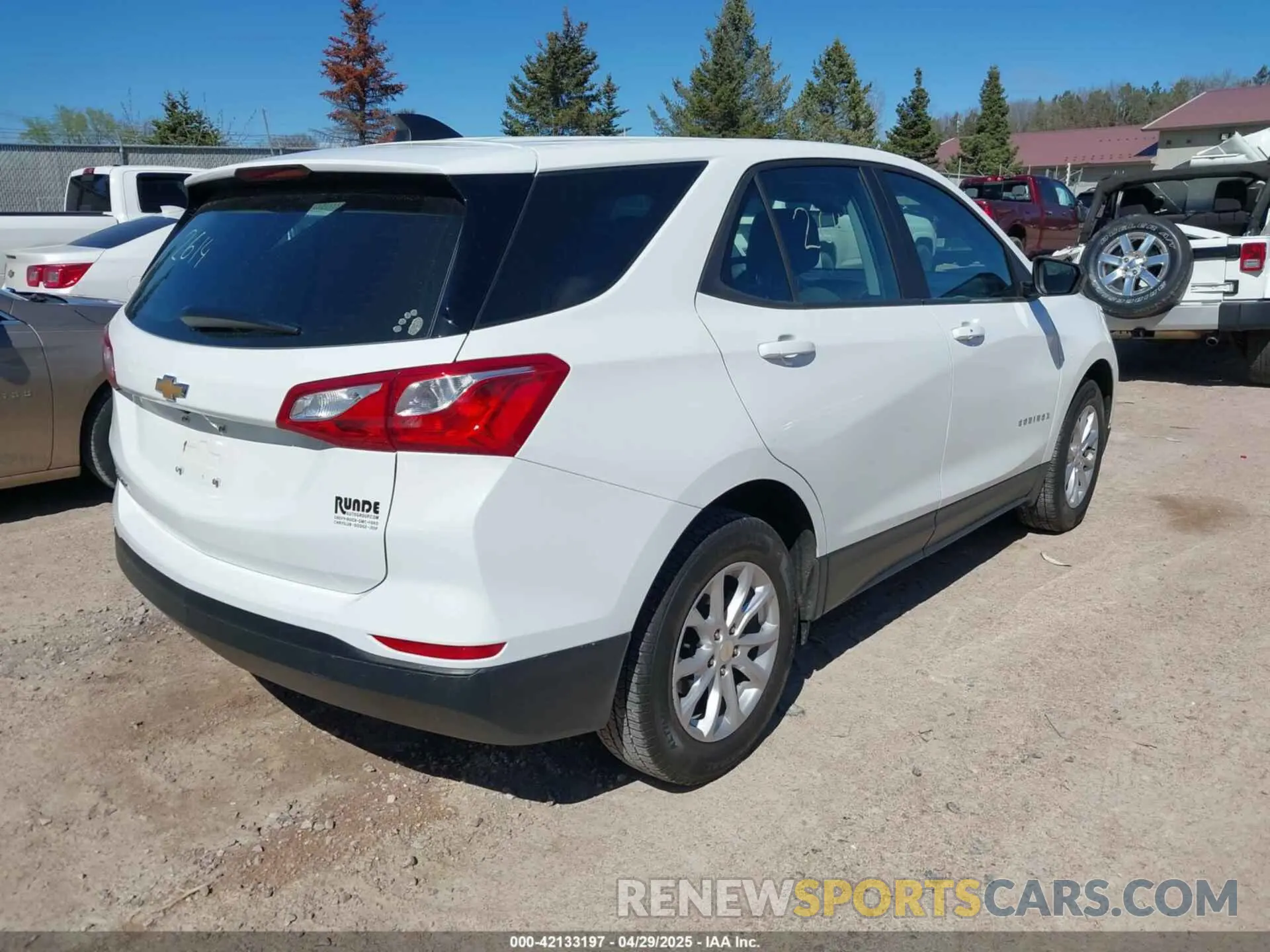 4 Photograph of a damaged car 3GNAXHEV7LS673732 CHEVROLET EQUINOX 2020