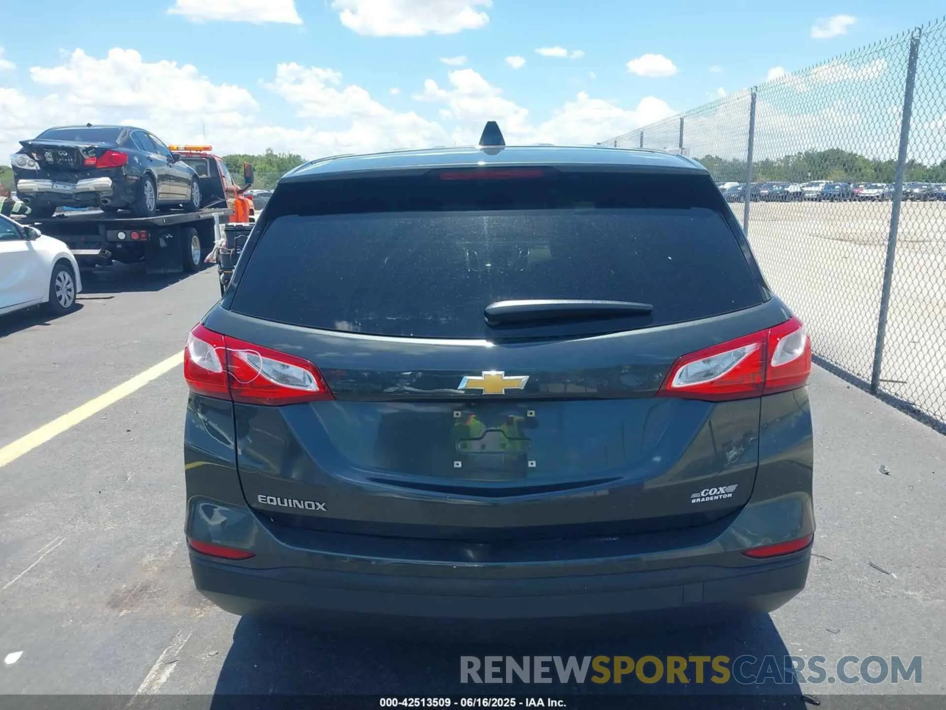 17 Photograph of a damaged car 3GNAXHEV8LS627987 CHEVROLET EQUINOX 2020