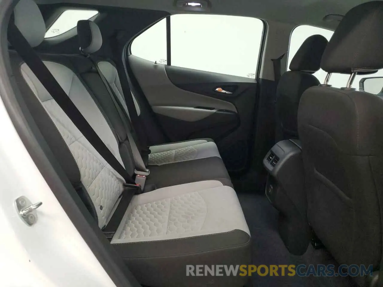 11 Photograph of a damaged car 3GNAXHEV8LS667776 CHEVROLET EQUINOX 2020