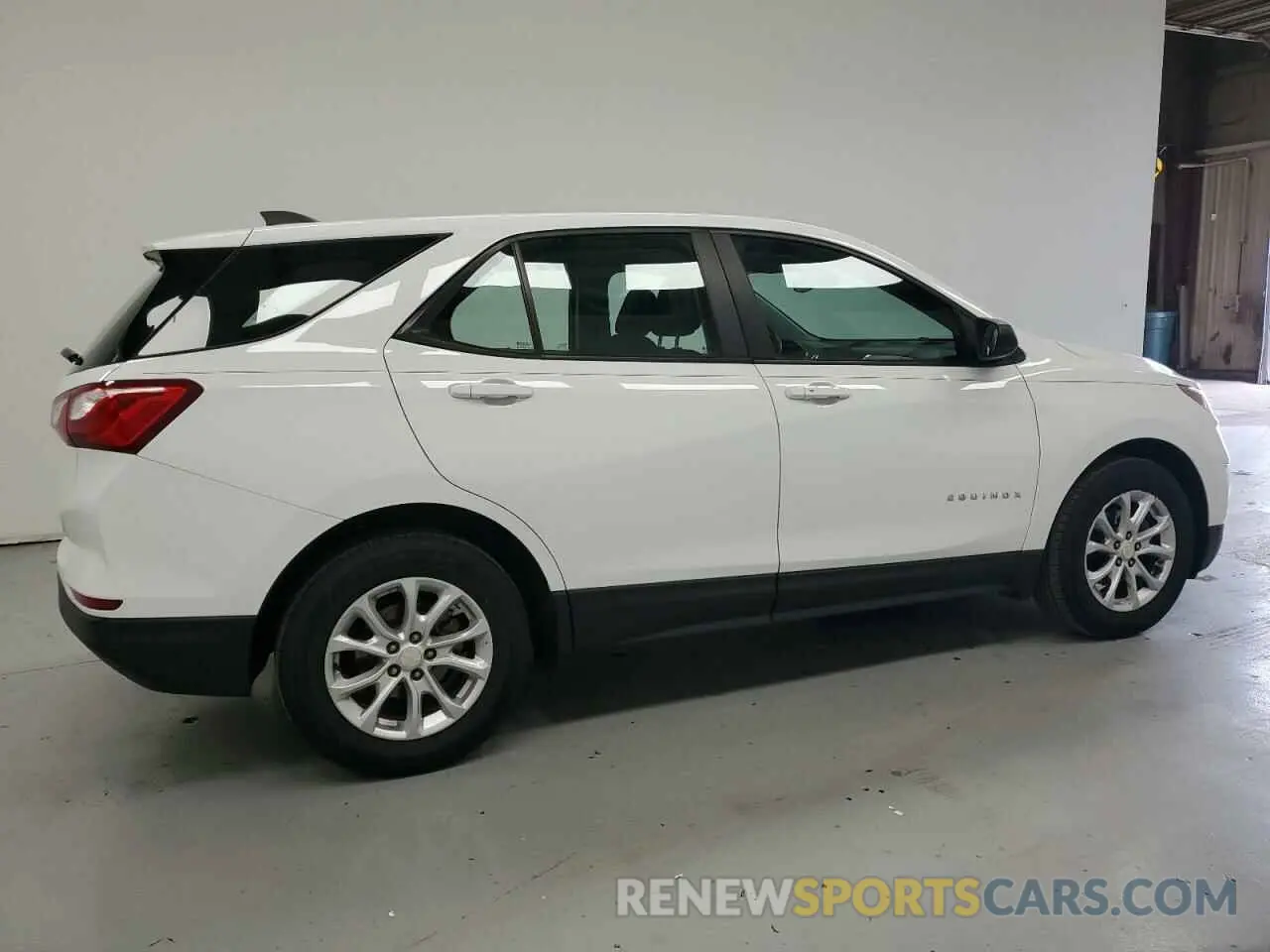 3 Photograph of a damaged car 3GNAXHEV8LS667776 CHEVROLET EQUINOX 2020