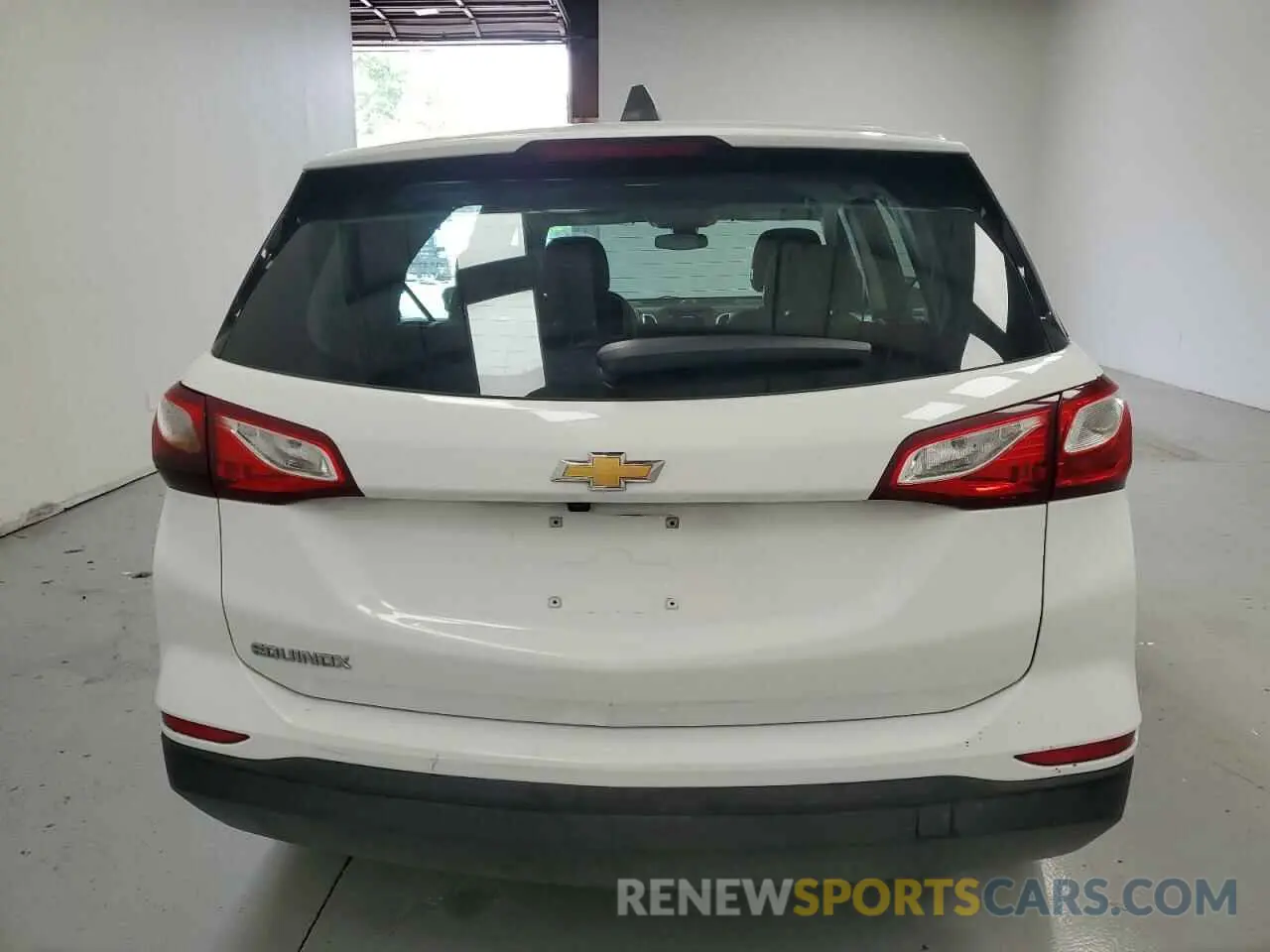 6 Photograph of a damaged car 3GNAXHEV8LS667776 CHEVROLET EQUINOX 2020