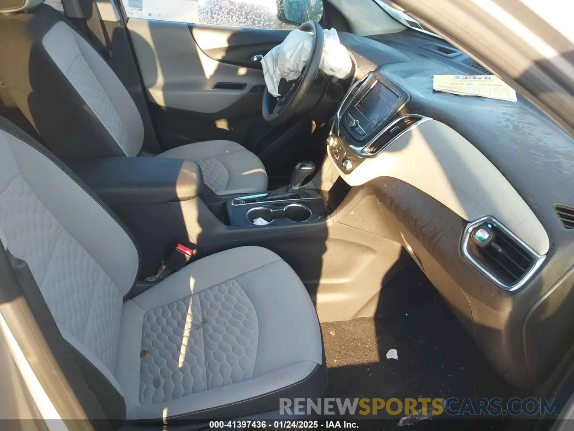 5 Photograph of a damaged car 3GNAXHEV8LS670290 CHEVROLET EQUINOX 2020