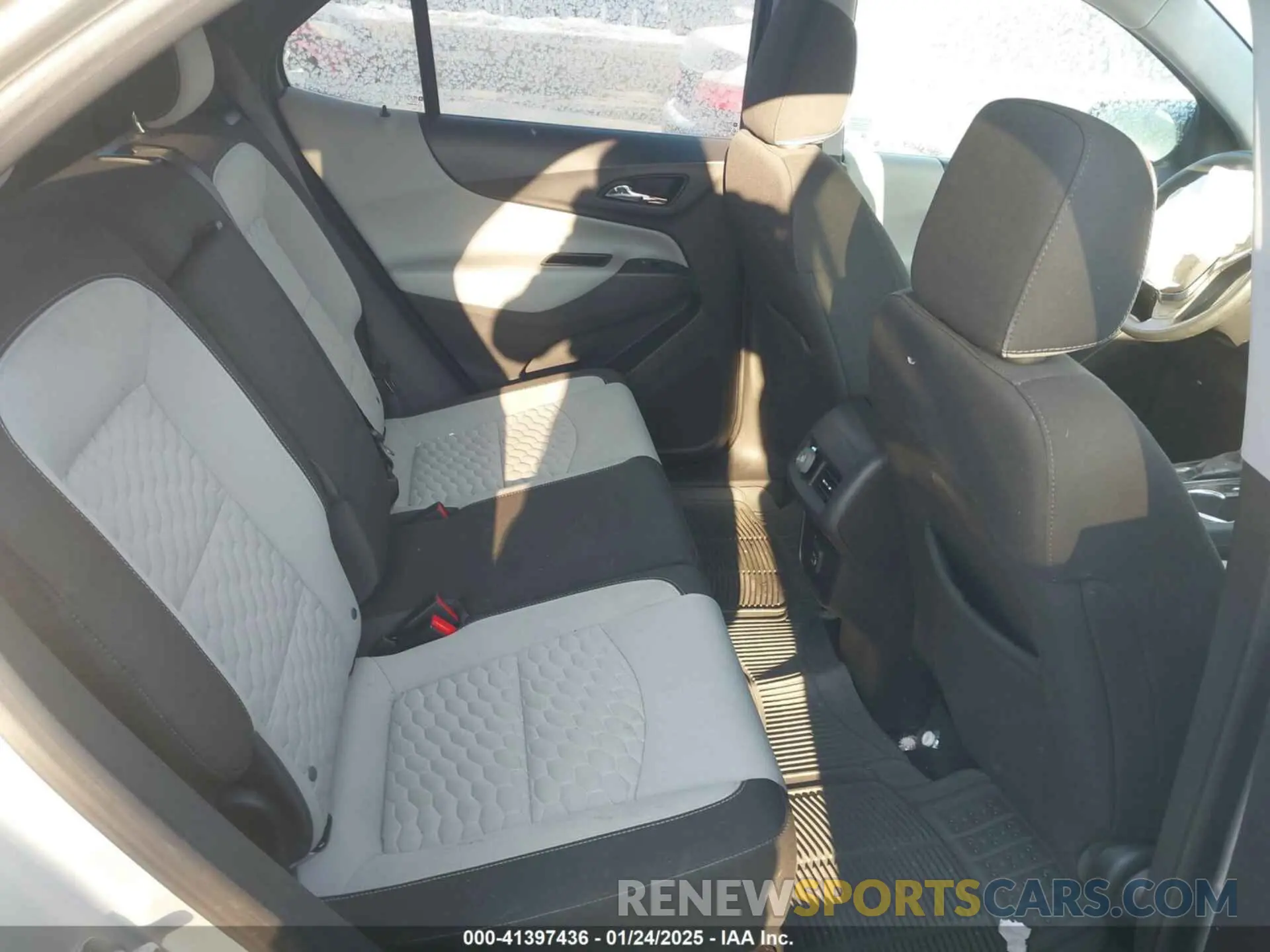 8 Photograph of a damaged car 3GNAXHEV8LS670290 CHEVROLET EQUINOX 2020