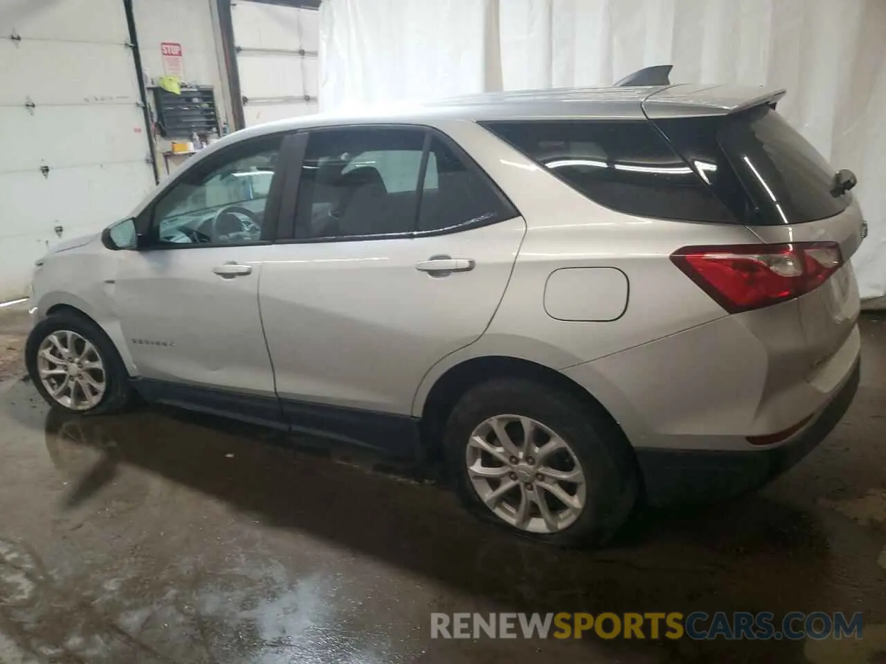 2 Photograph of a damaged car 3GNAXHEV8LS688711 CHEVROLET EQUINOX 2020