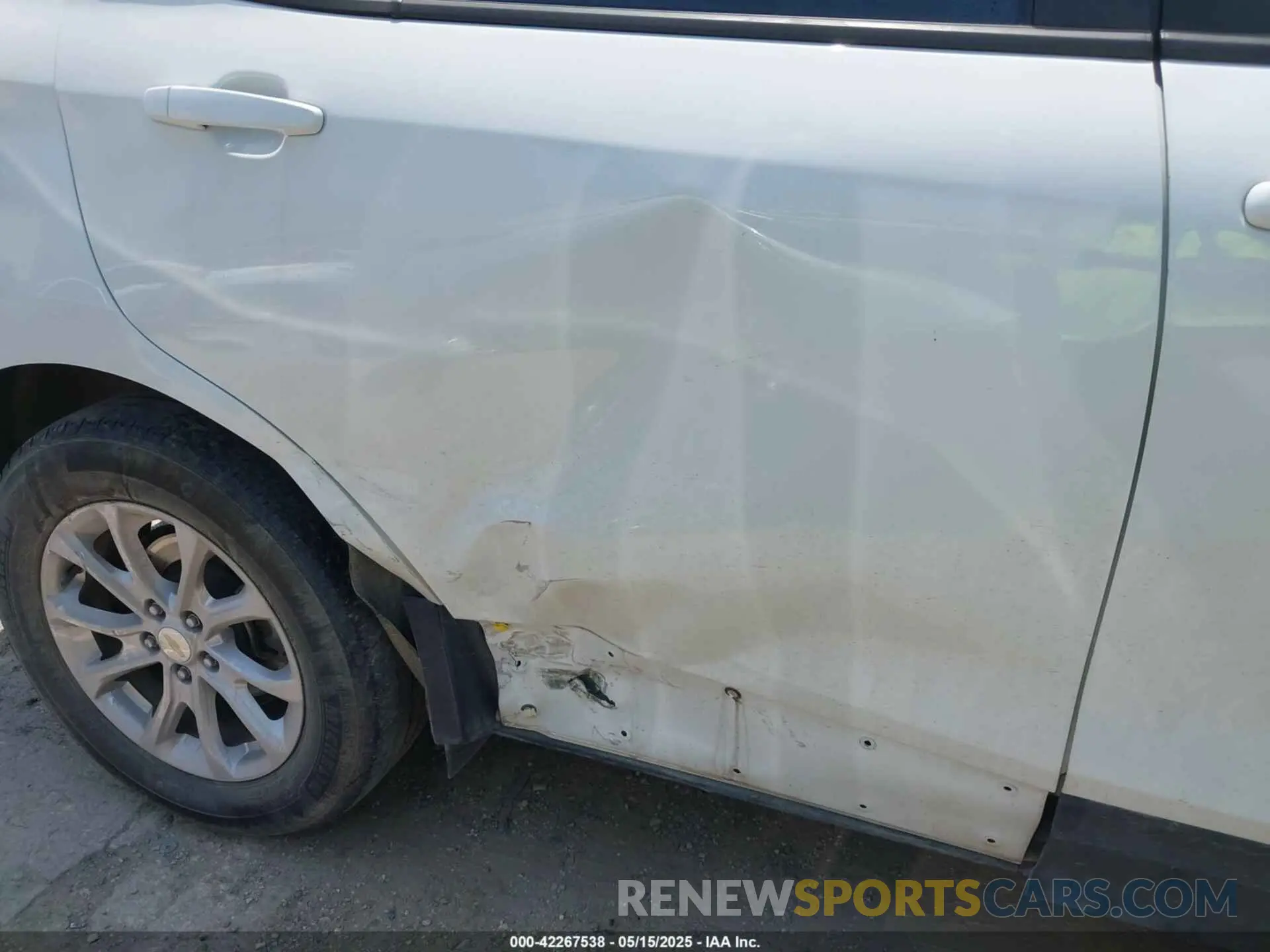 6 Photograph of a damaged car 3GNAXHEV8LS689440 CHEVROLET EQUINOX 2020
