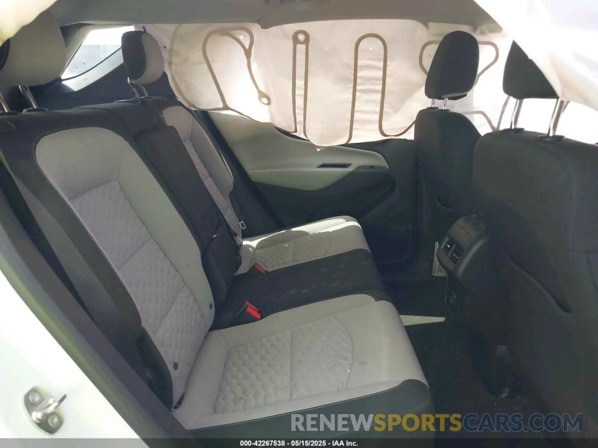 8 Photograph of a damaged car 3GNAXHEV8LS689440 CHEVROLET EQUINOX 2020