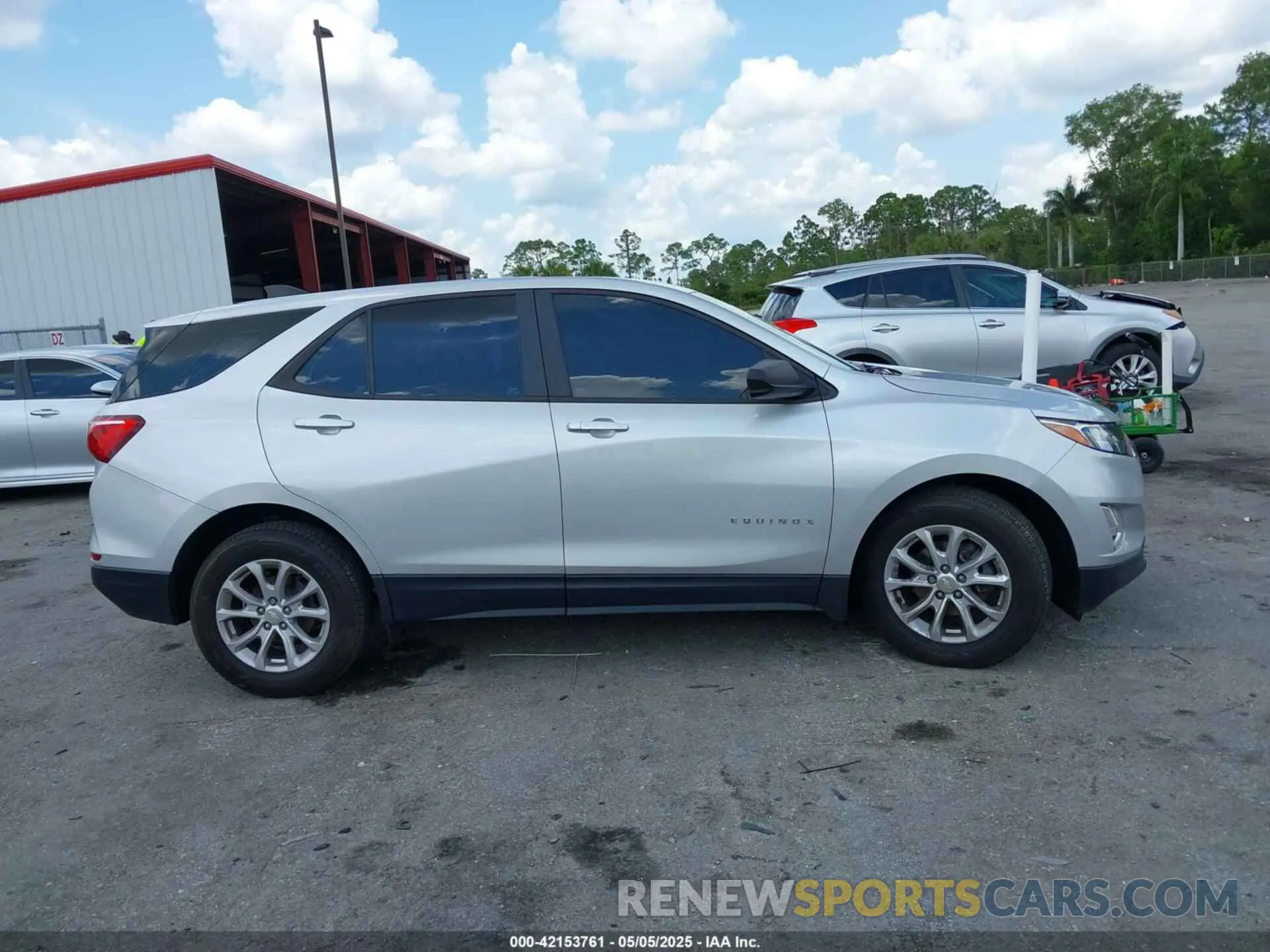 13 Photograph of a damaged car 3GNAXHEV8LS696940 CHEVROLET EQUINOX 2020