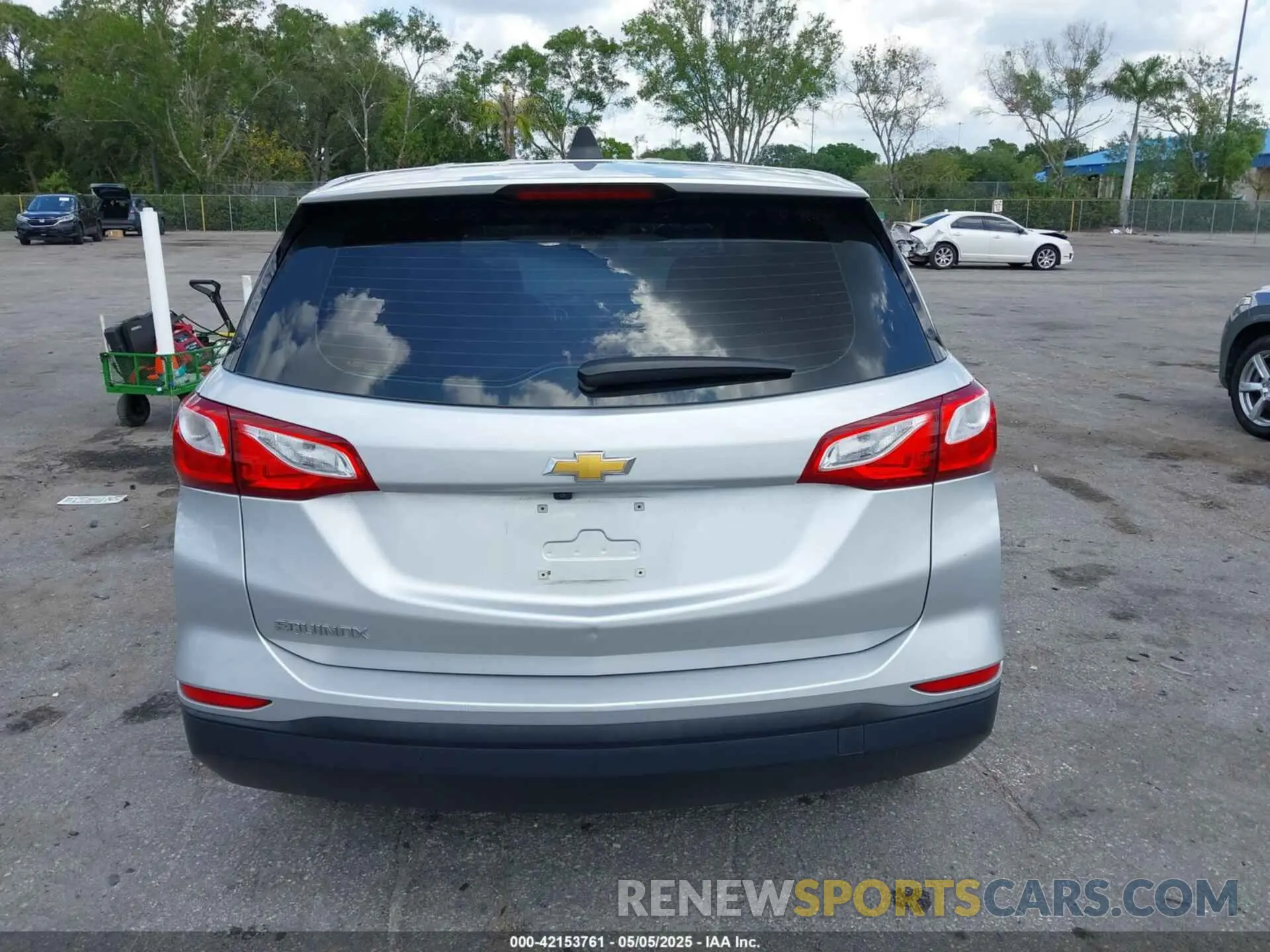 16 Photograph of a damaged car 3GNAXHEV8LS696940 CHEVROLET EQUINOX 2020