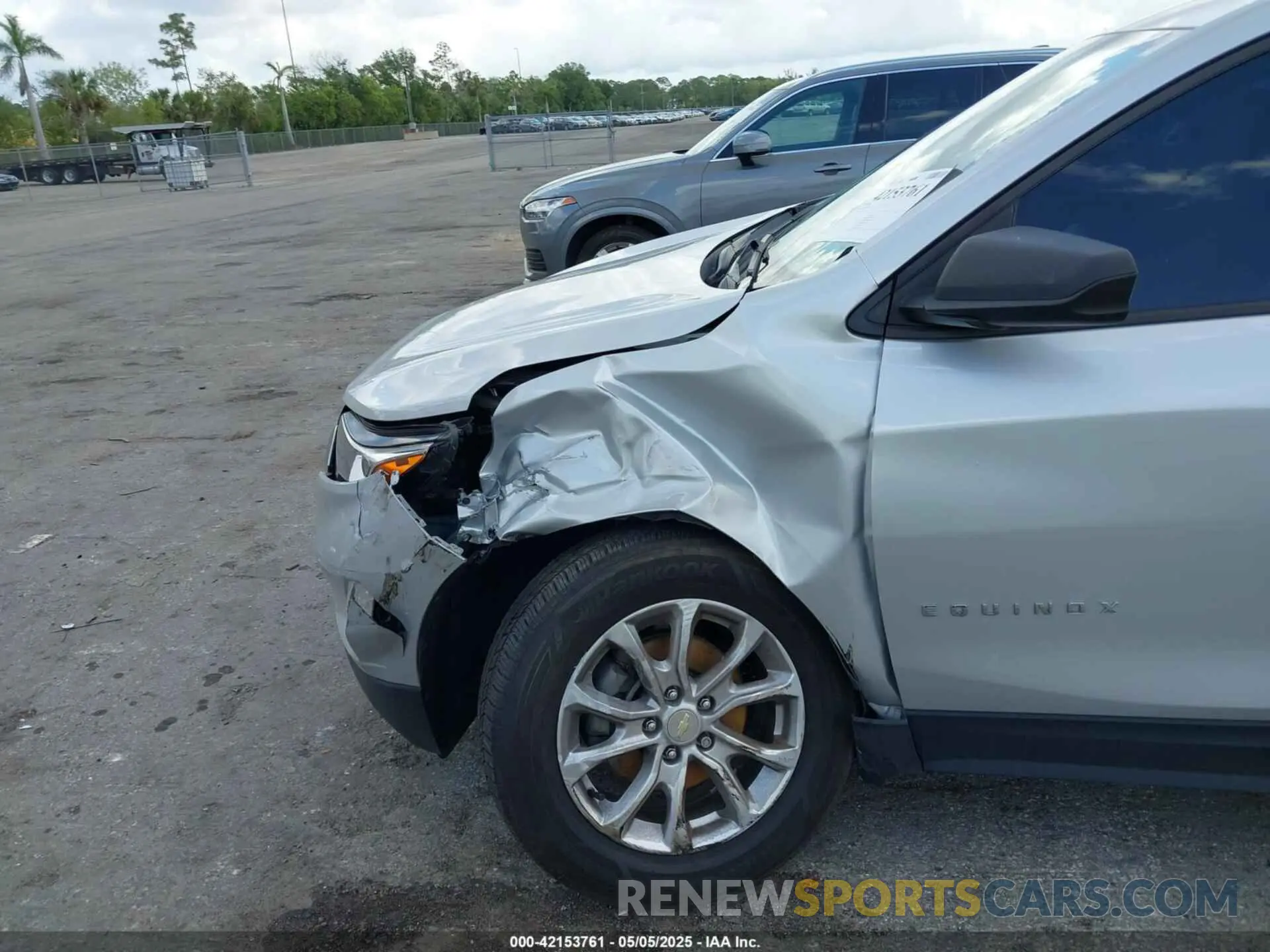 6 Photograph of a damaged car 3GNAXHEV8LS696940 CHEVROLET EQUINOX 2020