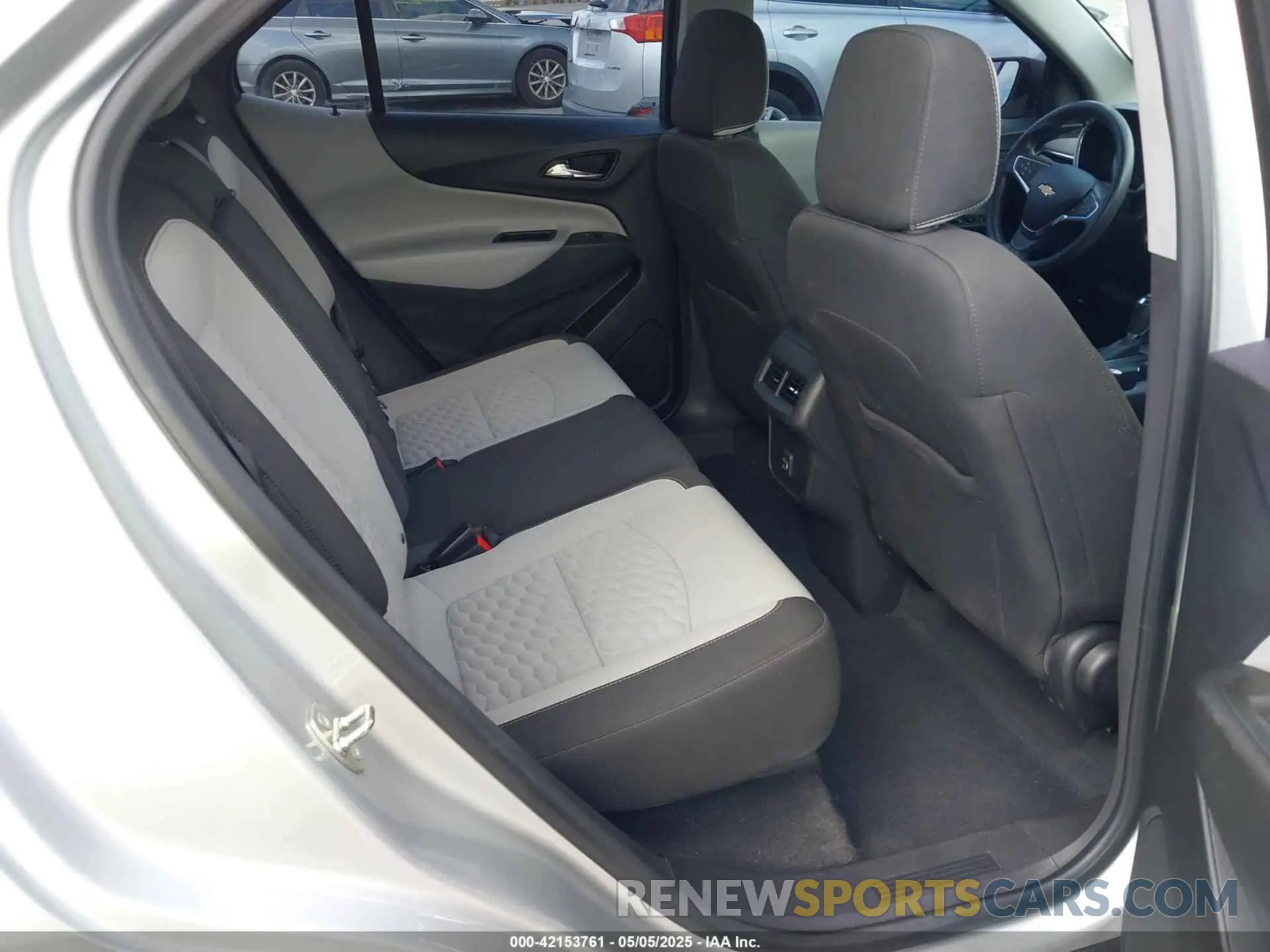 8 Photograph of a damaged car 3GNAXHEV8LS696940 CHEVROLET EQUINOX 2020