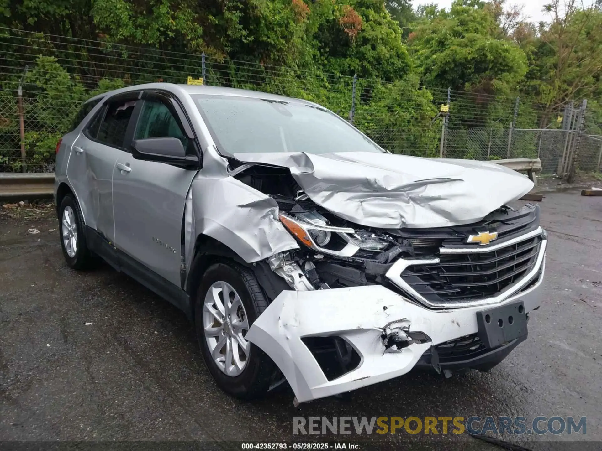 1 Photograph of a damaged car 3GNAXHEV8LS703353 CHEVROLET EQUINOX 2020