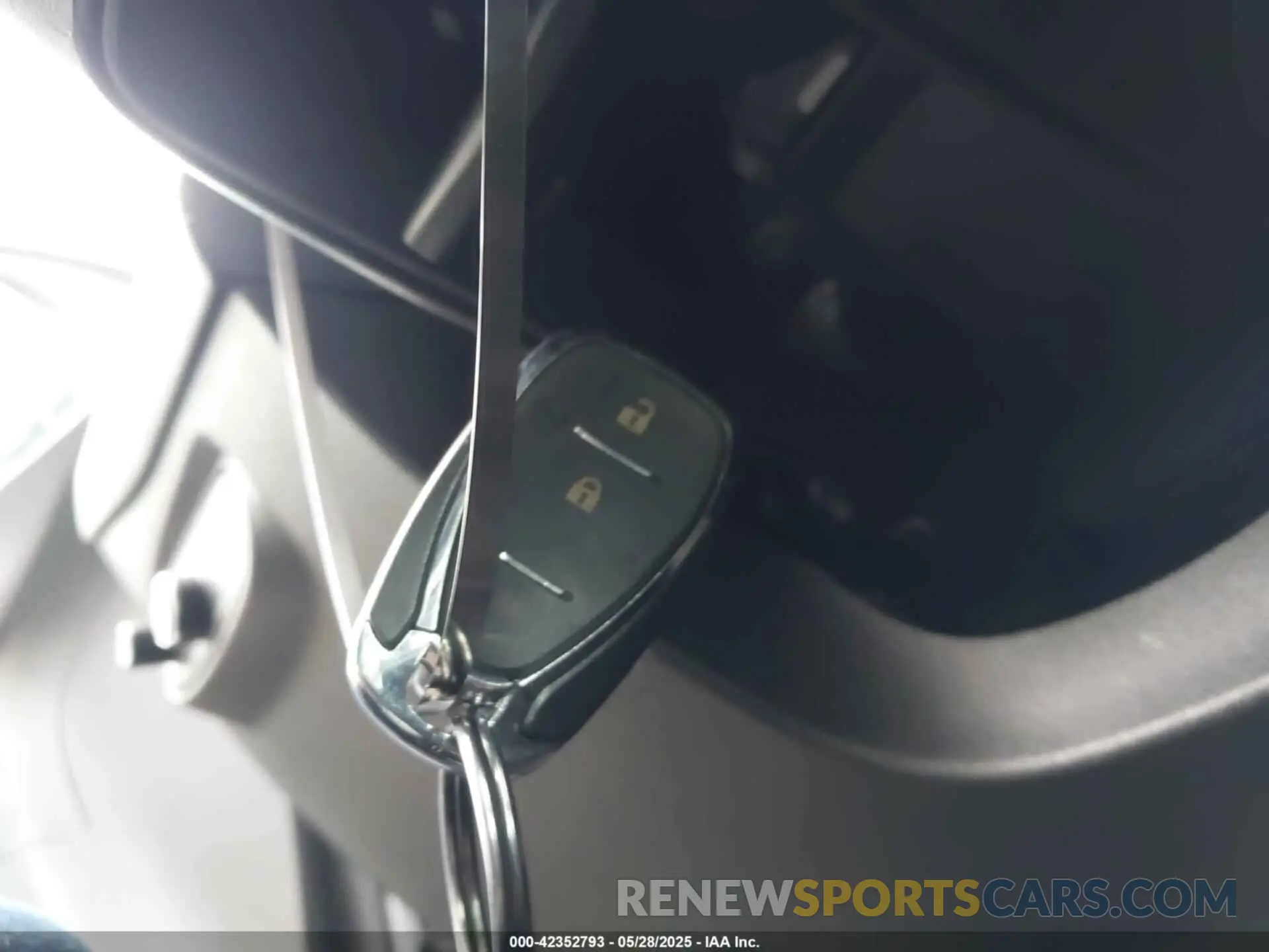 11 Photograph of a damaged car 3GNAXHEV8LS703353 CHEVROLET EQUINOX 2020