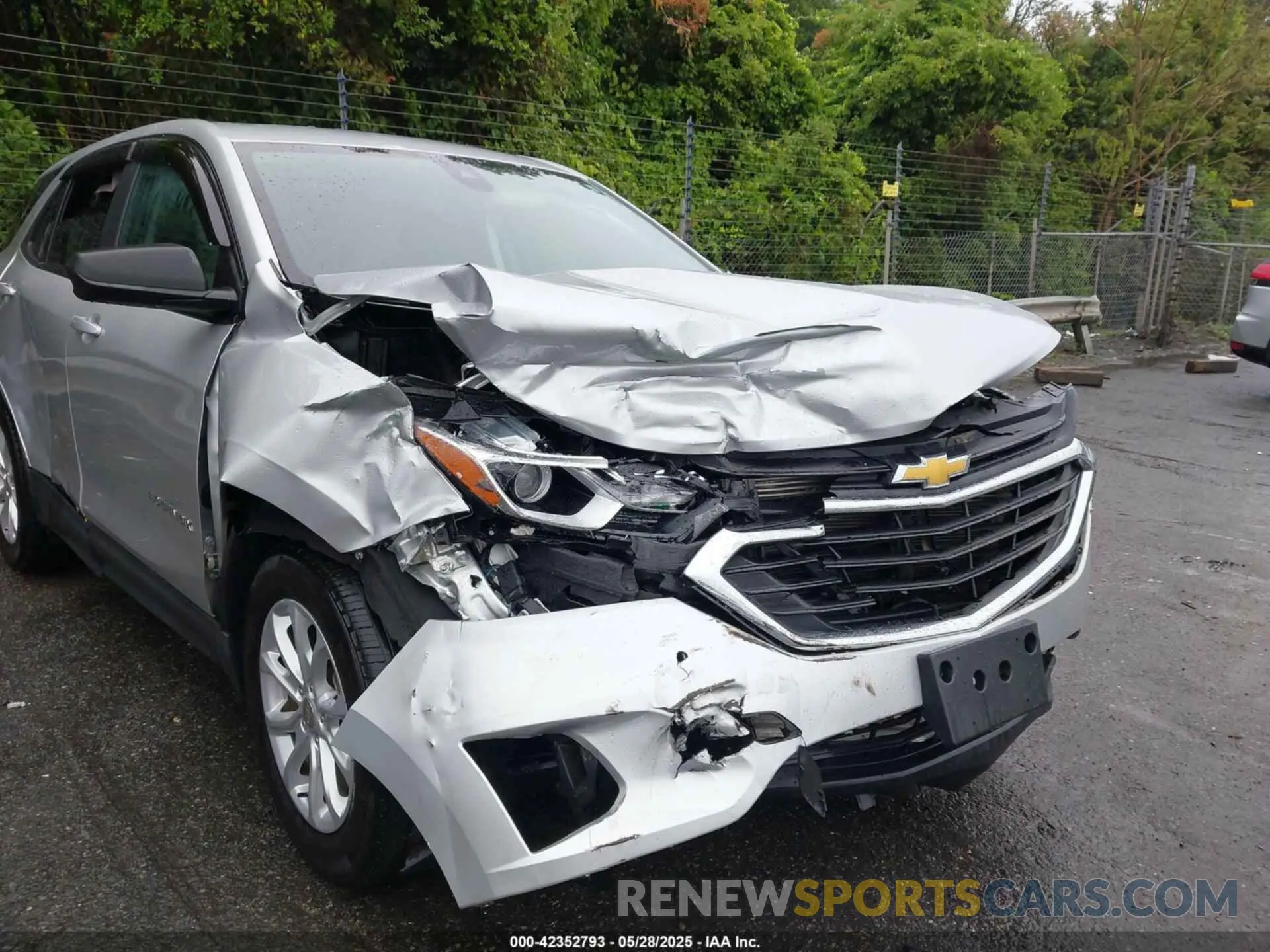 6 Photograph of a damaged car 3GNAXHEV8LS703353 CHEVROLET EQUINOX 2020
