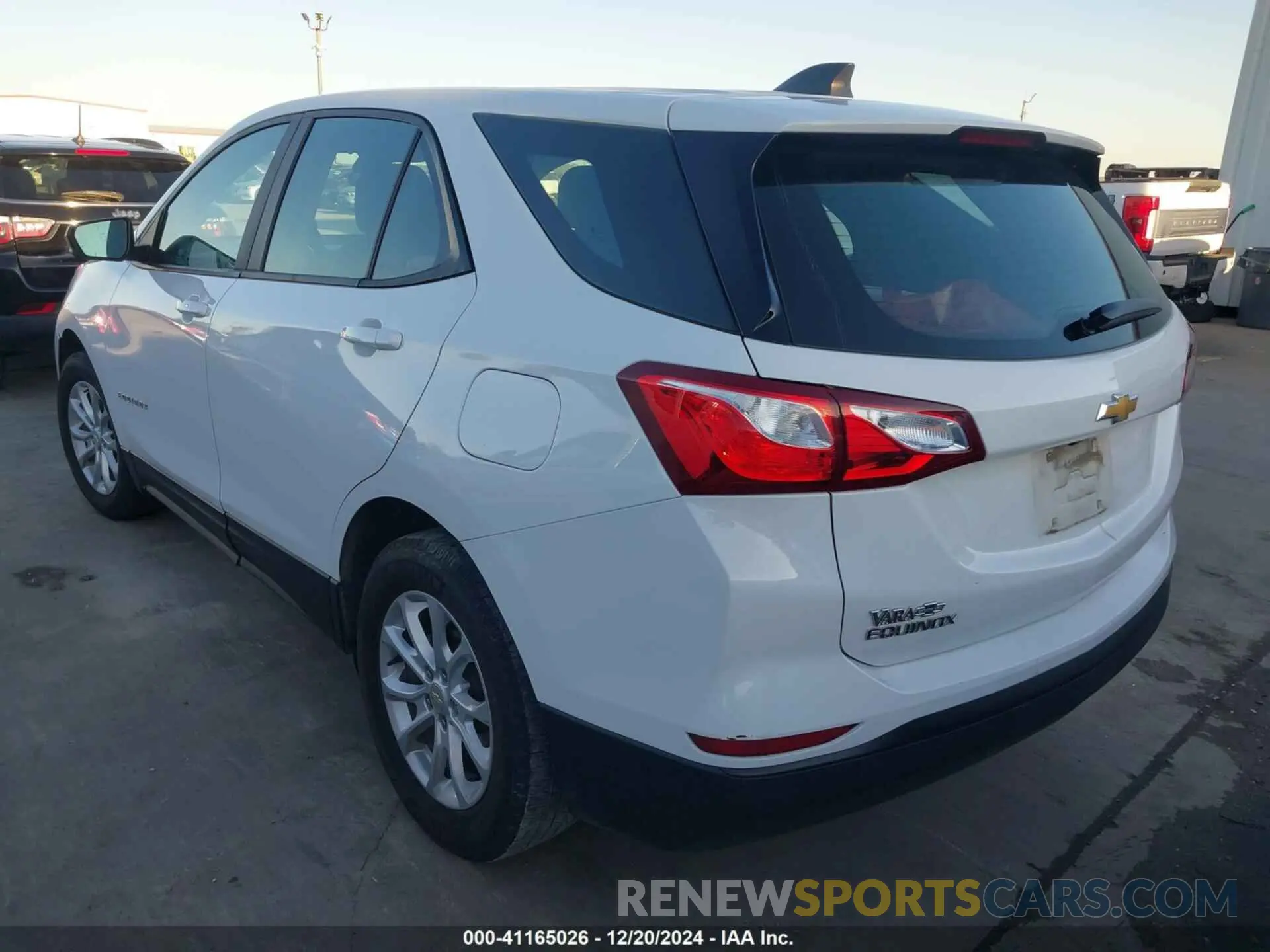 3 Photograph of a damaged car 3GNAXHEV8LS706236 CHEVROLET EQUINOX 2020