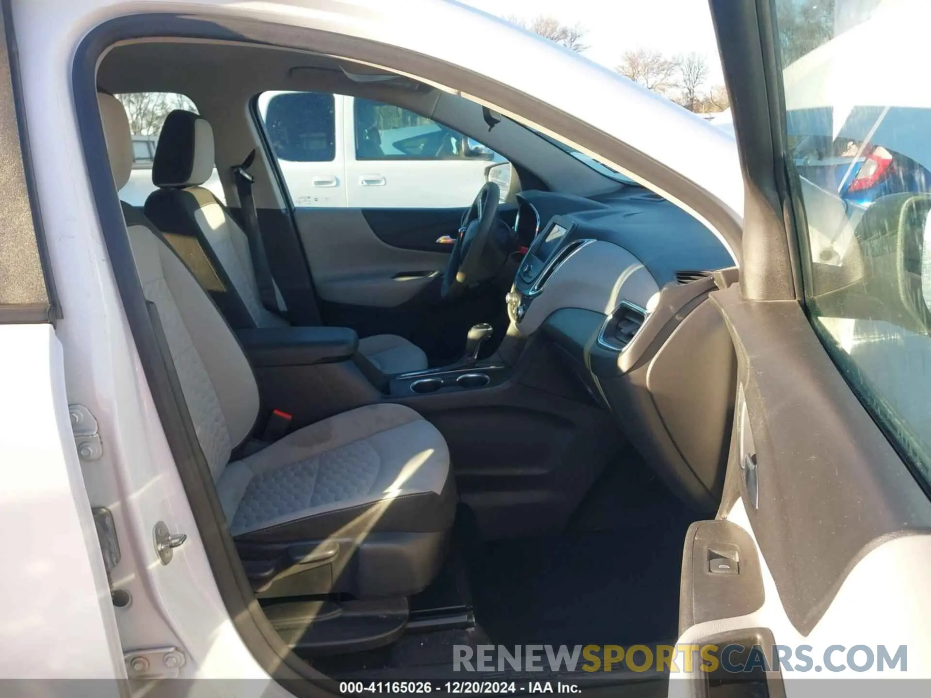 5 Photograph of a damaged car 3GNAXHEV8LS706236 CHEVROLET EQUINOX 2020