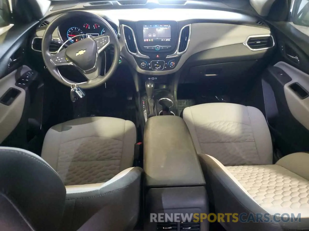 8 Photograph of a damaged car 3GNAXHEV8LS706656 CHEVROLET EQUINOX 2020