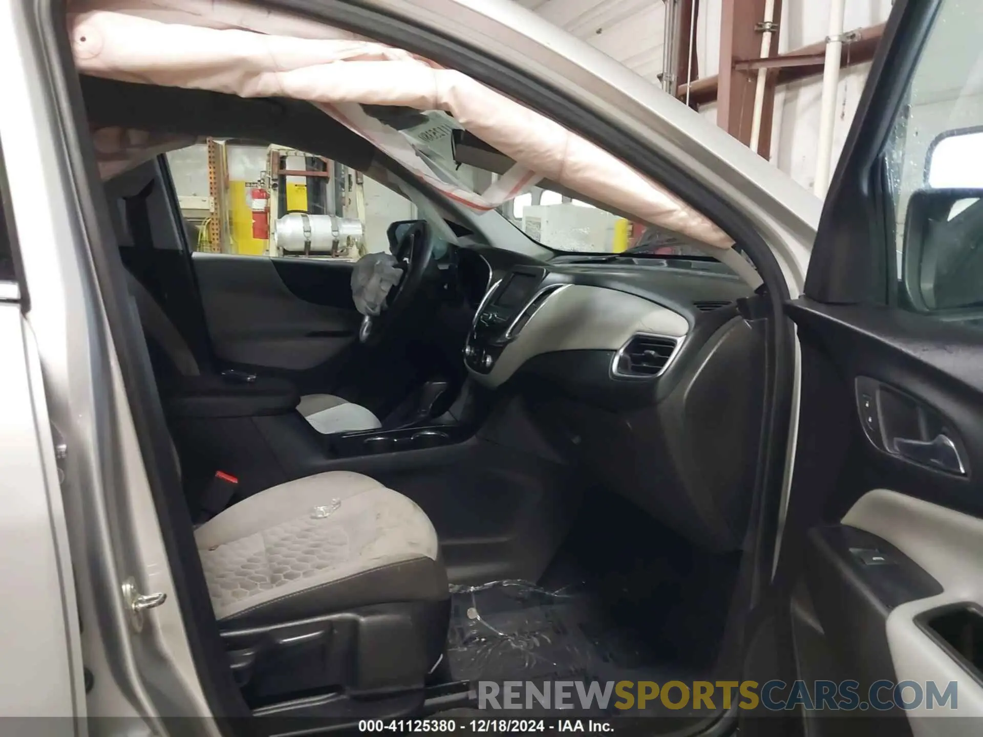 5 Photograph of a damaged car 3GNAXHEV9LS500178 CHEVROLET EQUINOX 2020