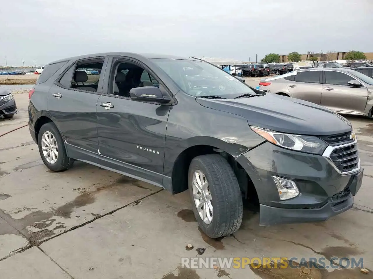 4 Photograph of a damaged car 3GNAXHEV9LS534556 CHEVROLET EQUINOX 2020