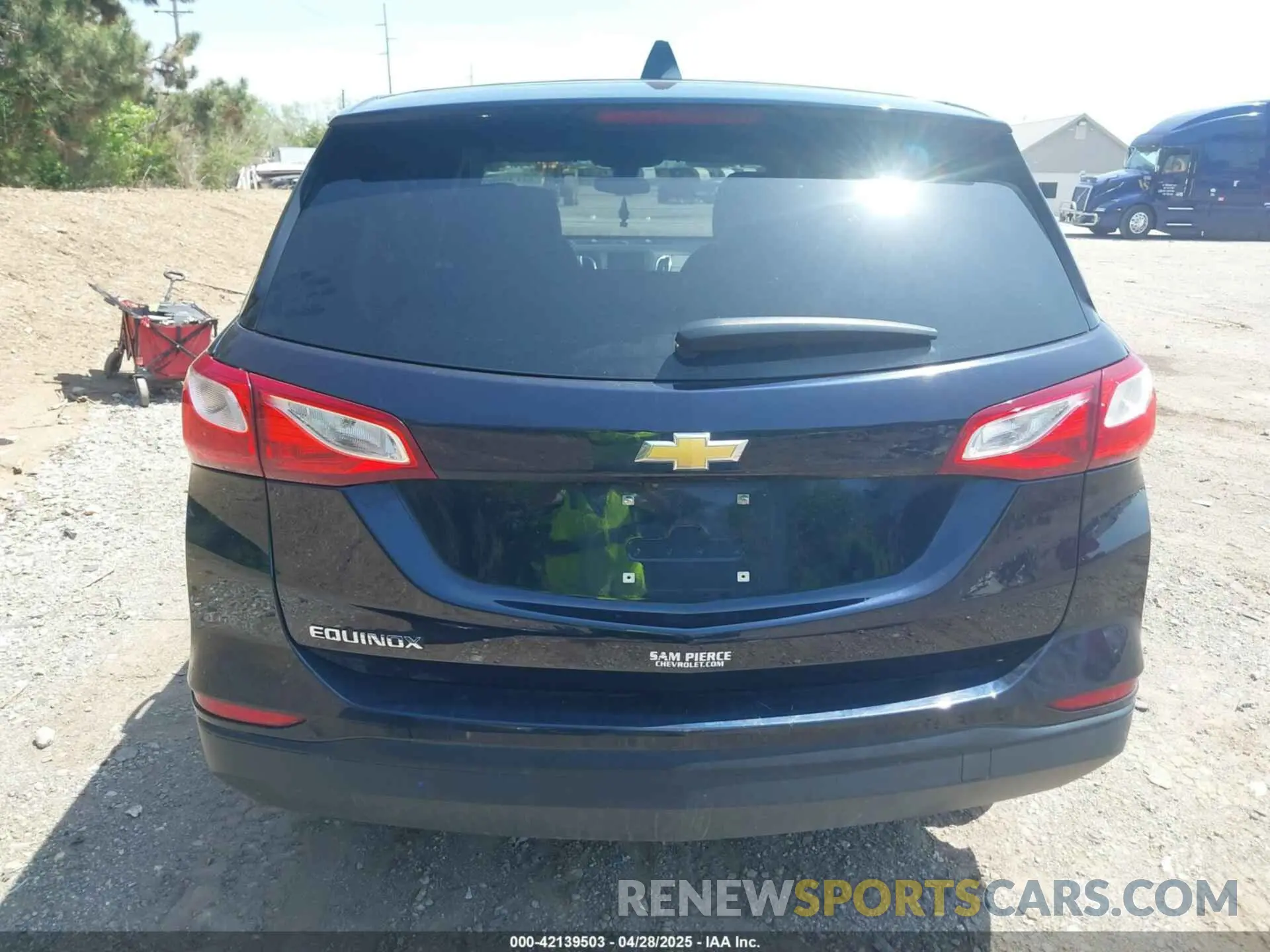 17 Photograph of a damaged car 3GNAXHEV9LS568447 CHEVROLET EQUINOX 2020