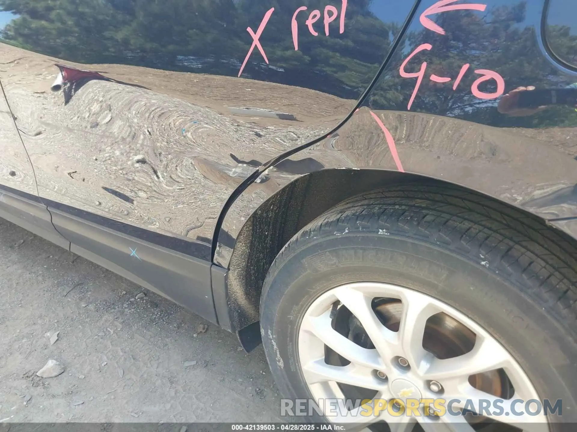 18 Photograph of a damaged car 3GNAXHEV9LS568447 CHEVROLET EQUINOX 2020