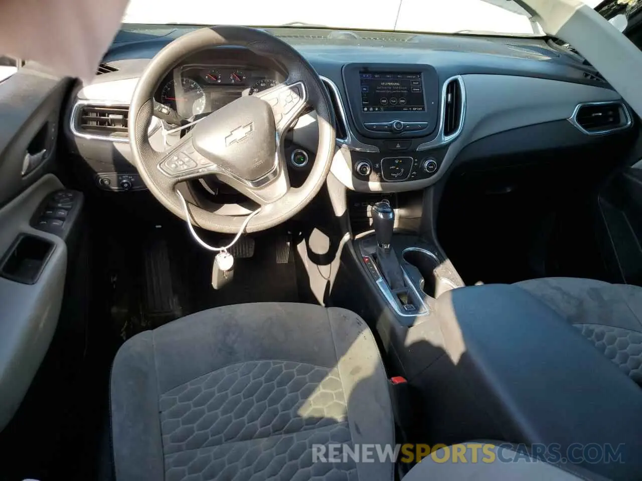 8 Photograph of a damaged car 3GNAXHEV9LS645186 CHEVROLET EQUINOX 2020