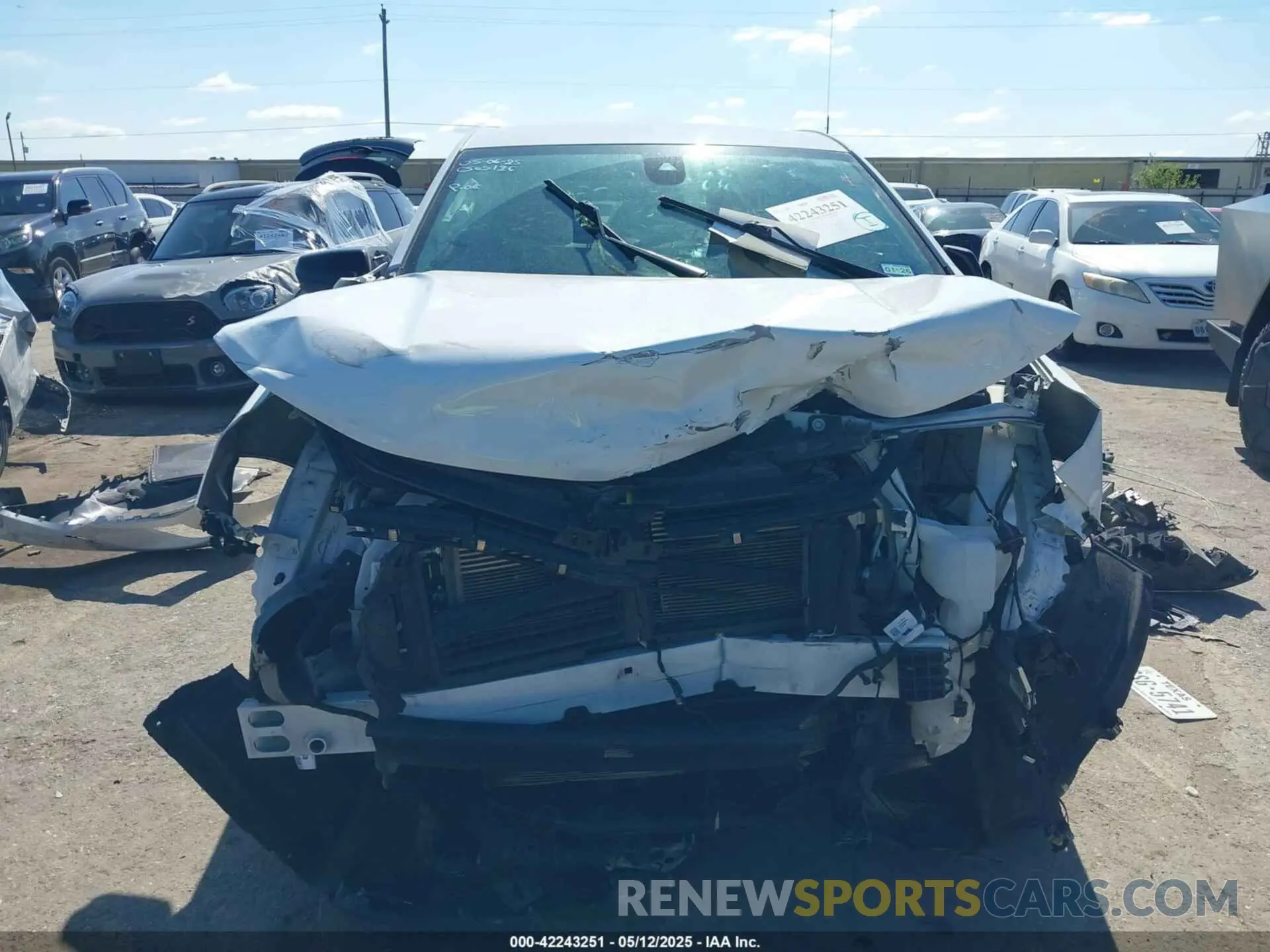 11 Photograph of a damaged car 3GNAXHEV9LS672517 CHEVROLET EQUINOX 2020