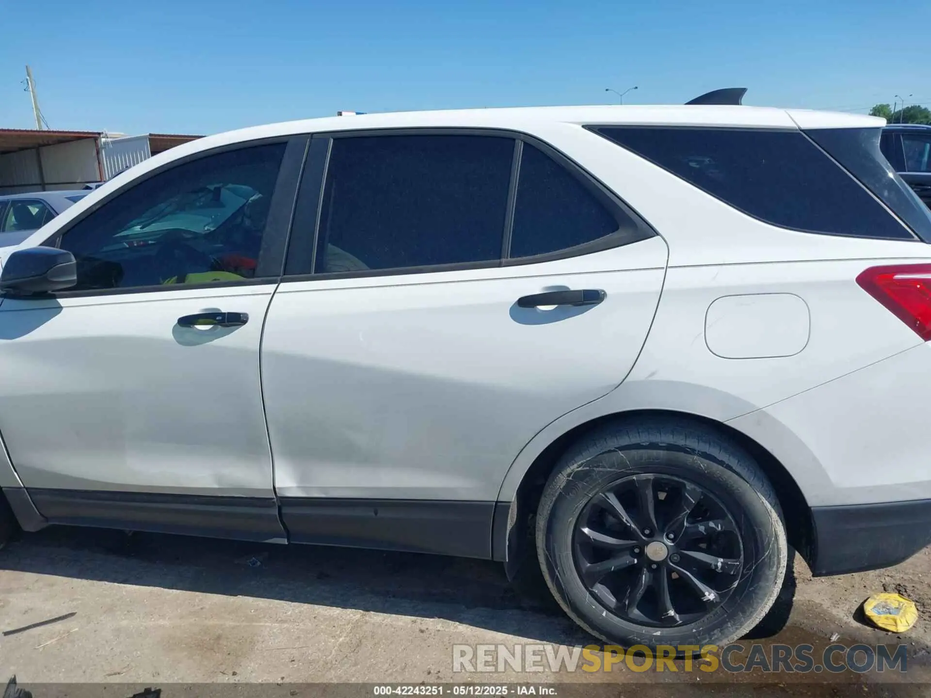 13 Photograph of a damaged car 3GNAXHEV9LS672517 CHEVROLET EQUINOX 2020