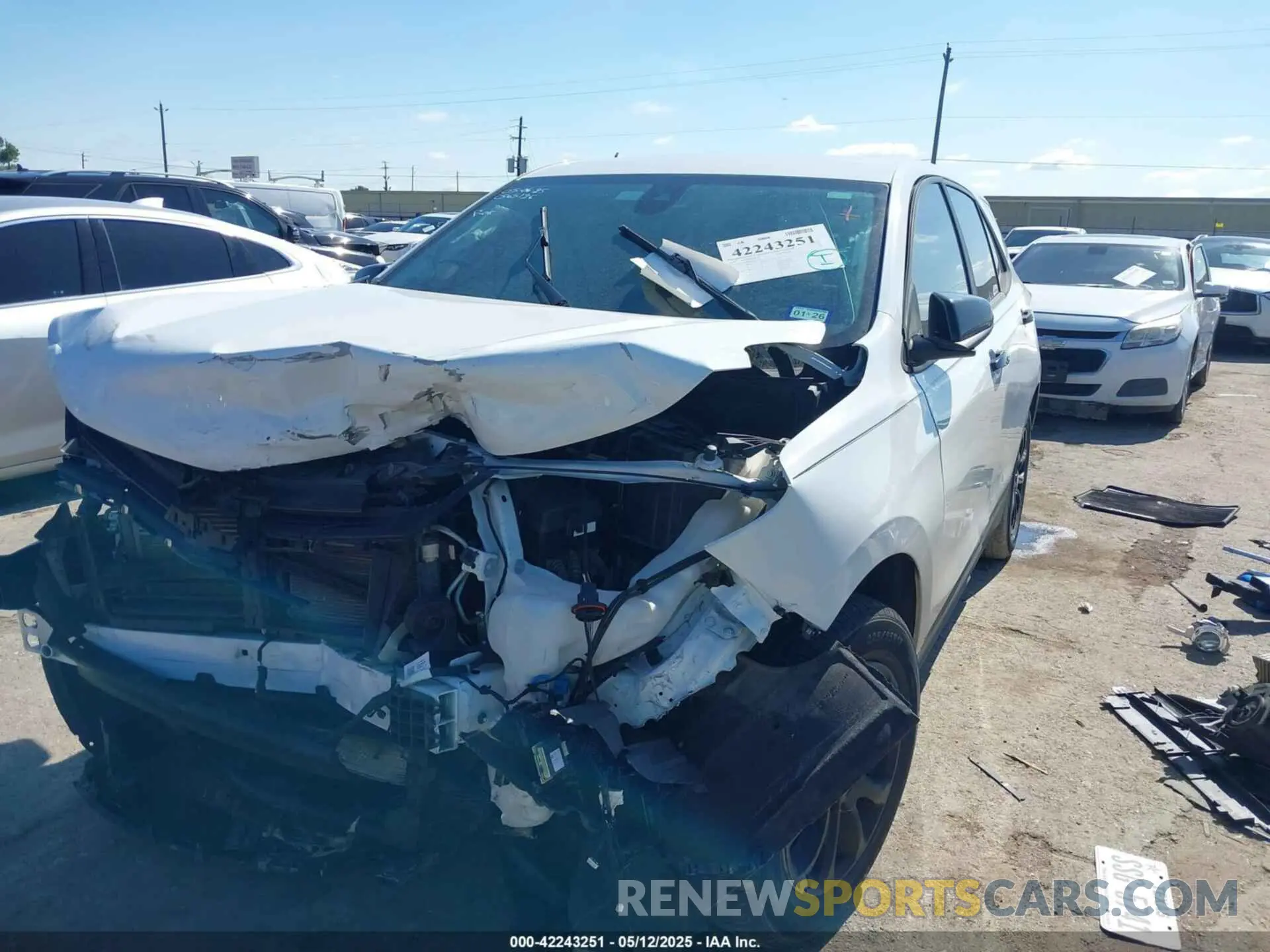 2 Photograph of a damaged car 3GNAXHEV9LS672517 CHEVROLET EQUINOX 2020