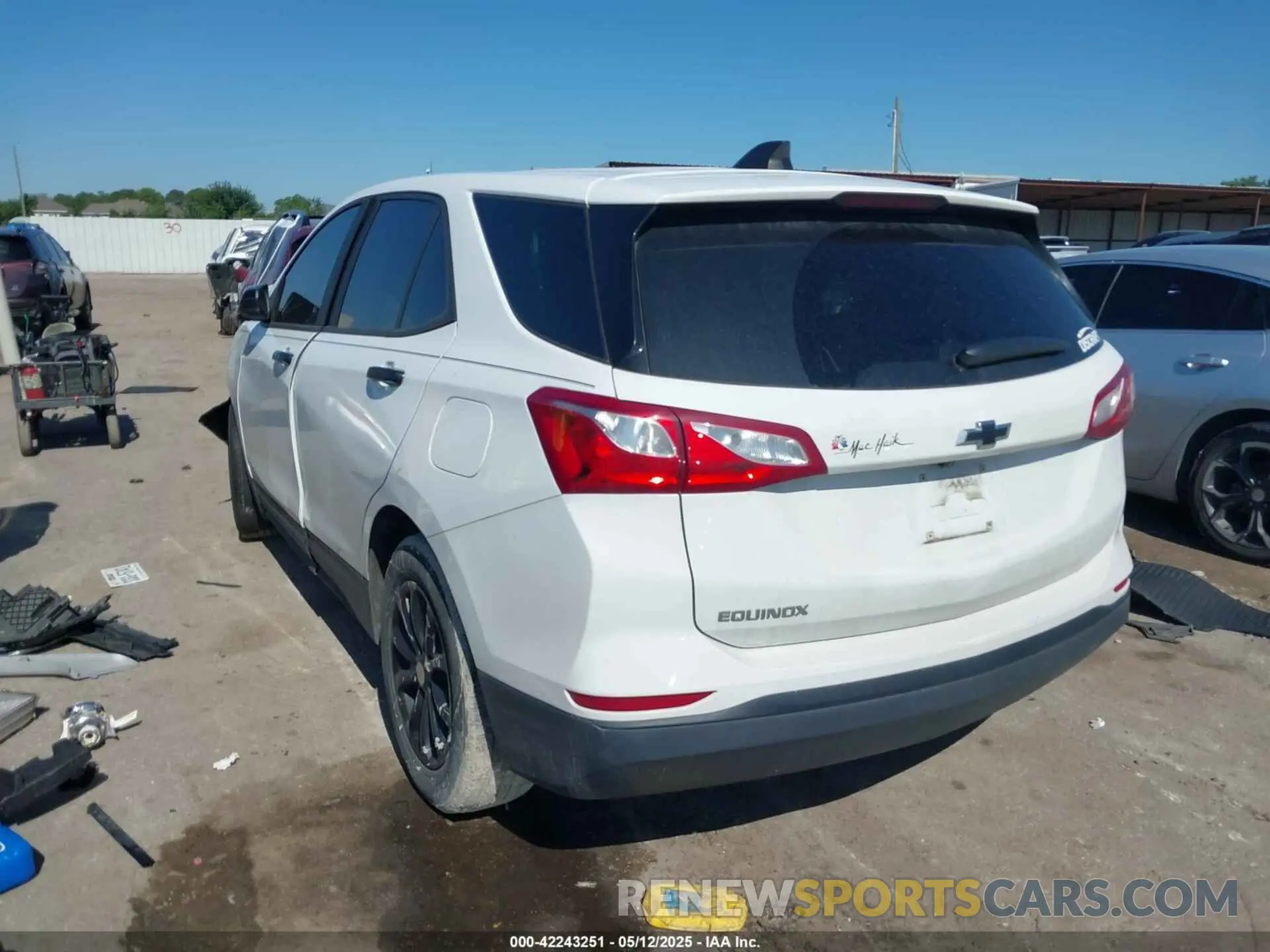 3 Photograph of a damaged car 3GNAXHEV9LS672517 CHEVROLET EQUINOX 2020