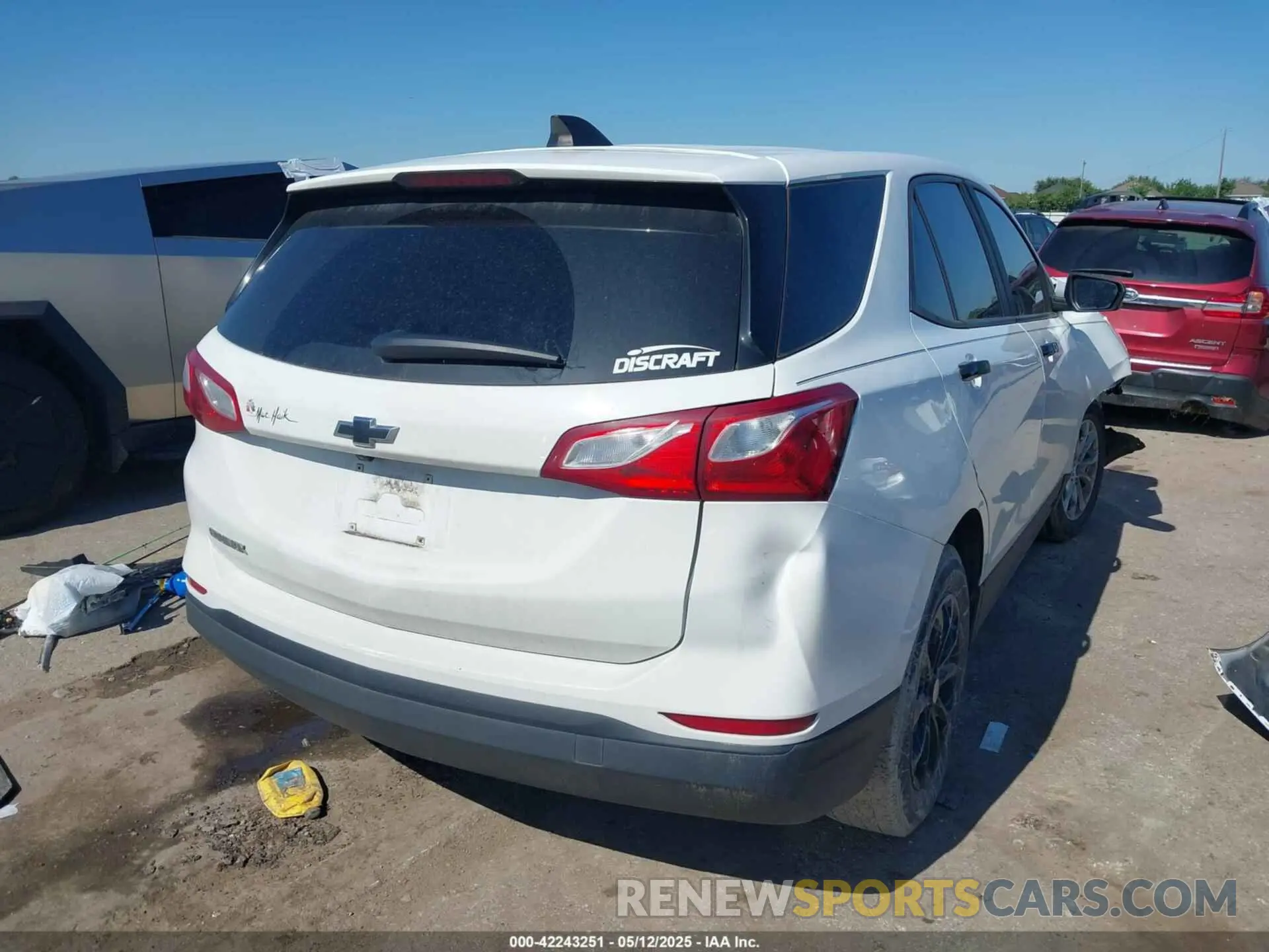 4 Photograph of a damaged car 3GNAXHEV9LS672517 CHEVROLET EQUINOX 2020