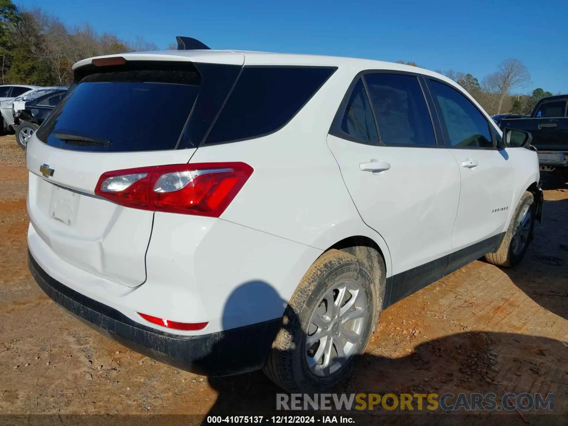 4 Photograph of a damaged car 3GNAXHEV9LS677829 CHEVROLET EQUINOX 2020