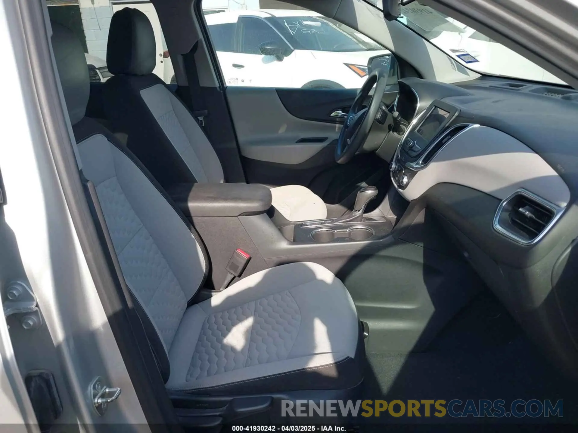 5 Photograph of a damaged car 3GNAXHEV9LS694453 CHEVROLET EQUINOX 2020