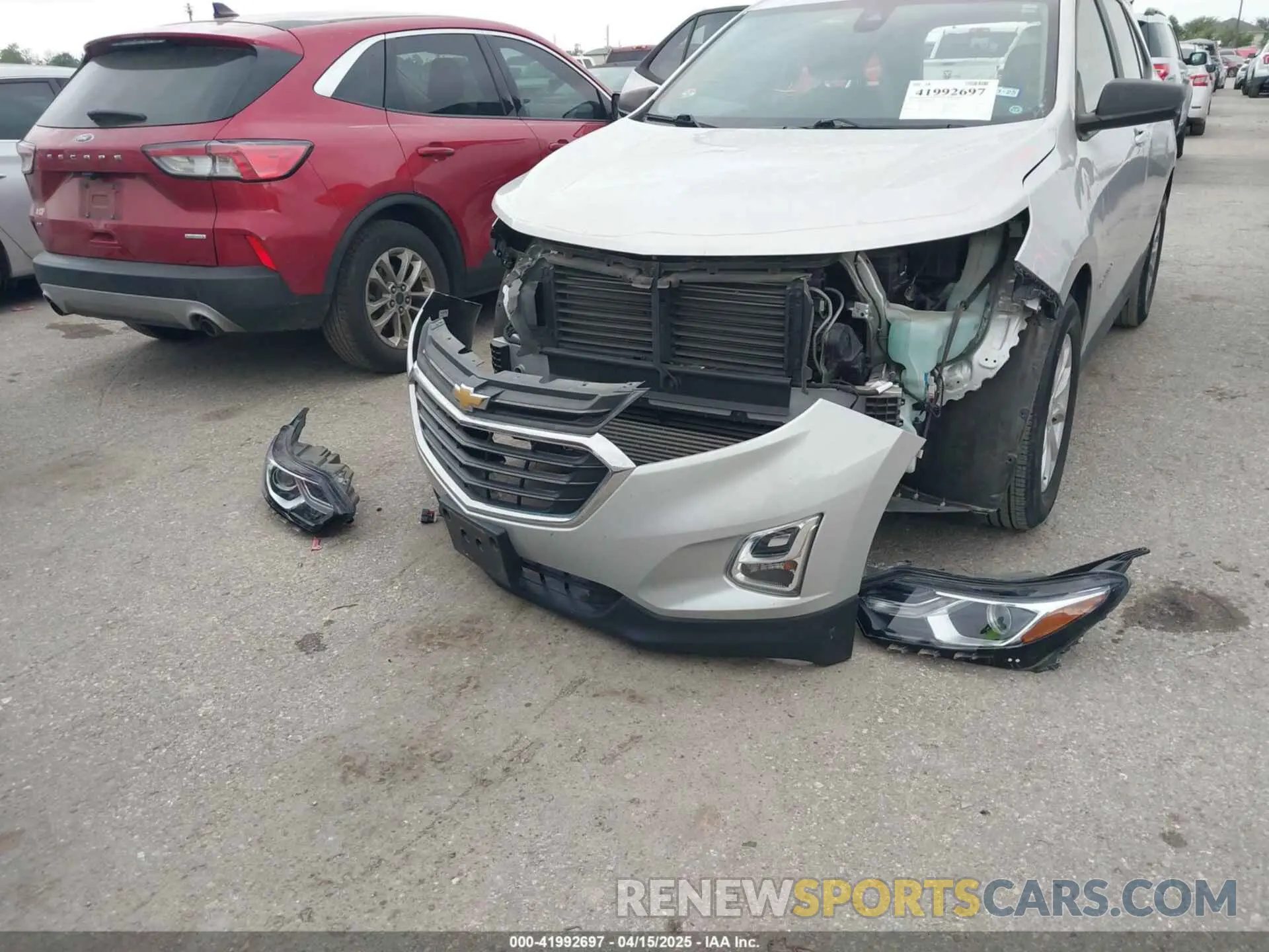 12 Photograph of a damaged car 3GNAXHEV9LS705998 CHEVROLET EQUINOX 2020