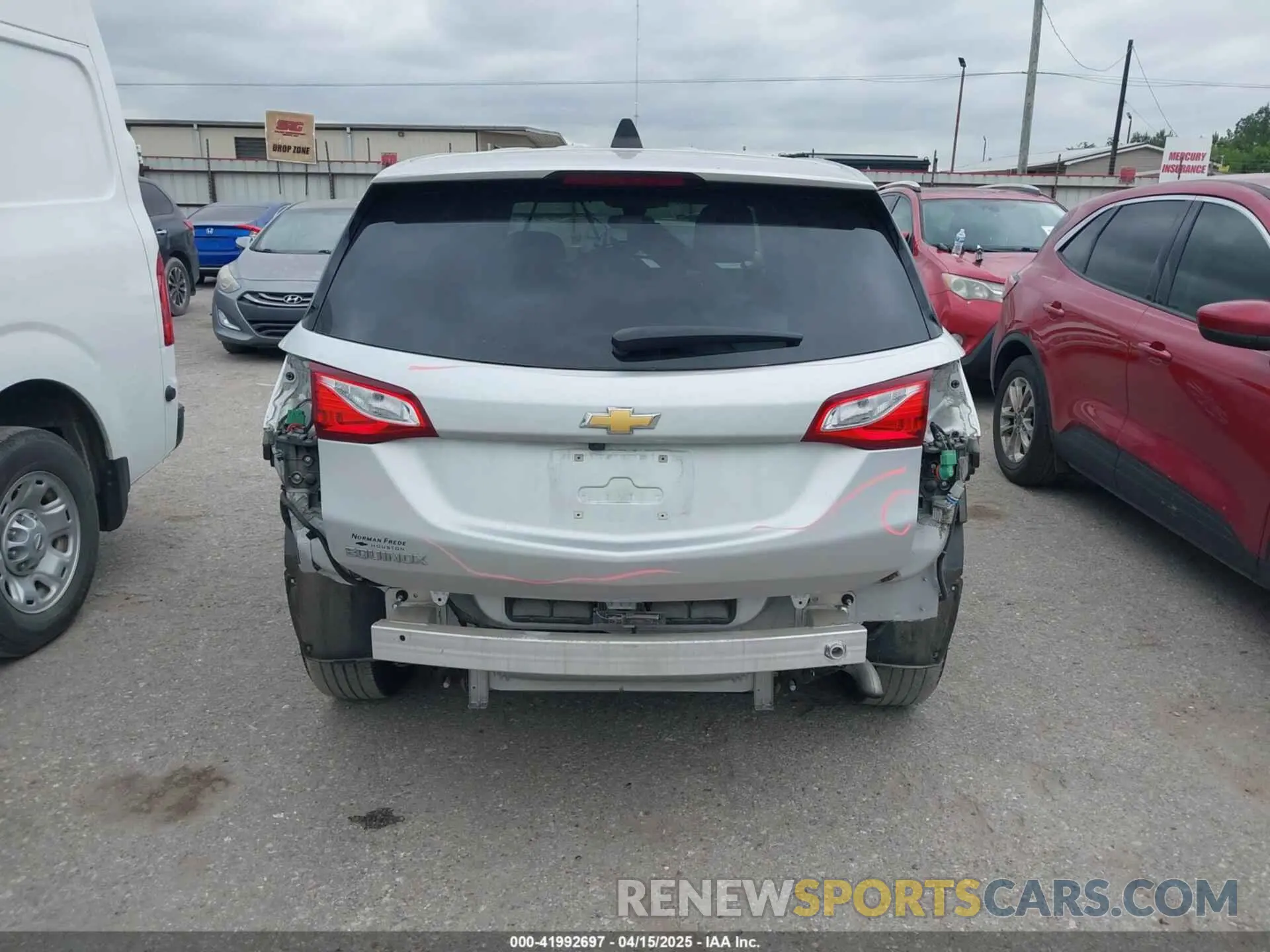 17 Photograph of a damaged car 3GNAXHEV9LS705998 CHEVROLET EQUINOX 2020