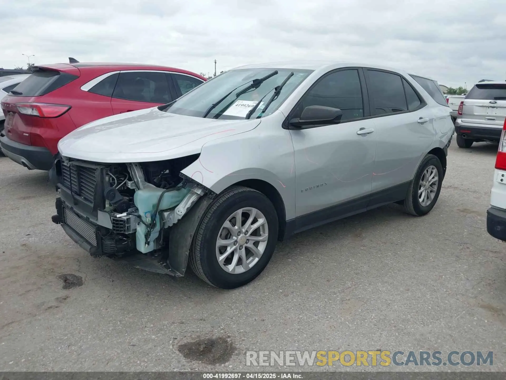 2 Photograph of a damaged car 3GNAXHEV9LS705998 CHEVROLET EQUINOX 2020
