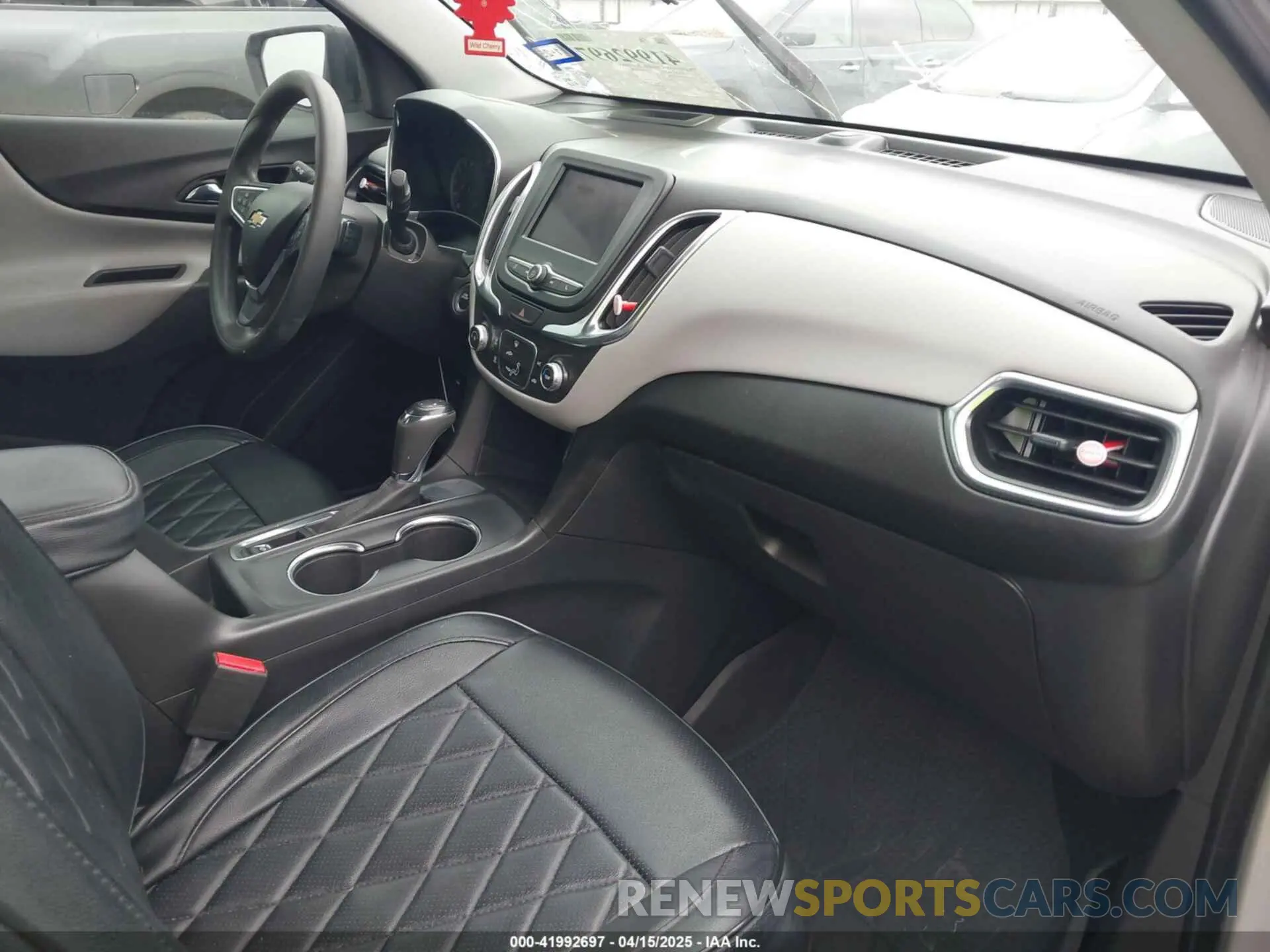 5 Photograph of a damaged car 3GNAXHEV9LS705998 CHEVROLET EQUINOX 2020