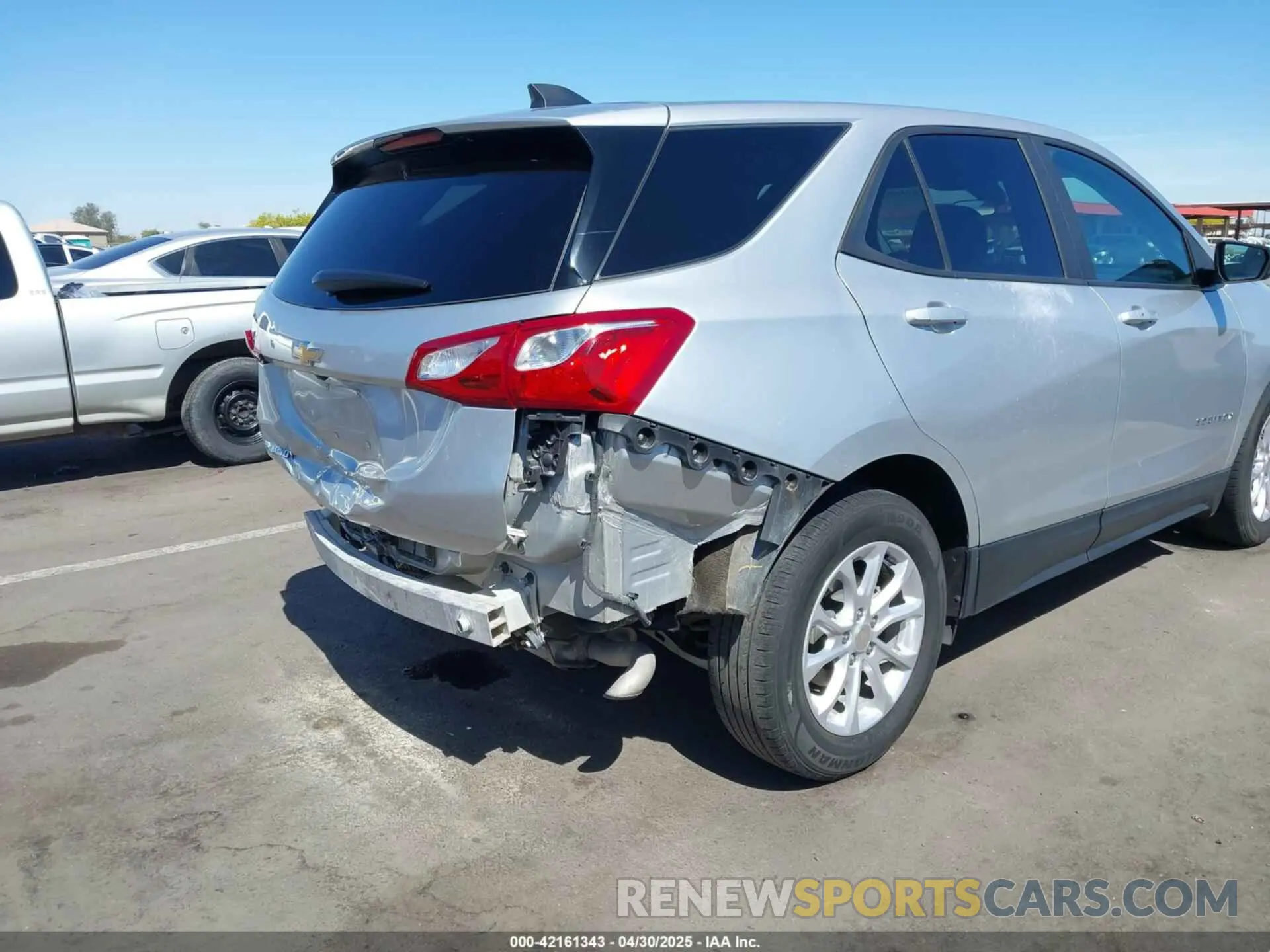 18 Photograph of a damaged car 3GNAXHEVXLS520567 CHEVROLET EQUINOX 2020