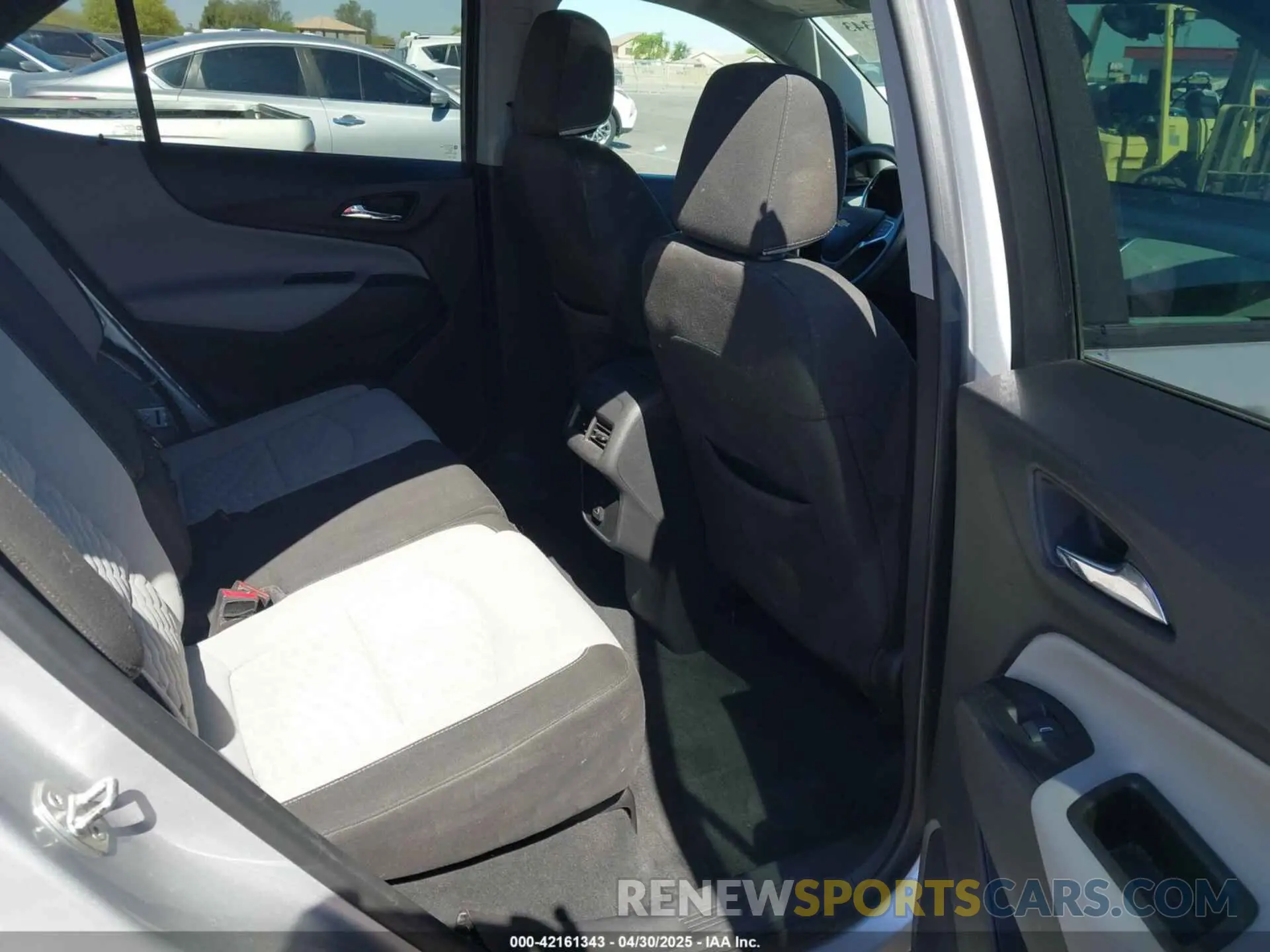 8 Photograph of a damaged car 3GNAXHEVXLS520567 CHEVROLET EQUINOX 2020
