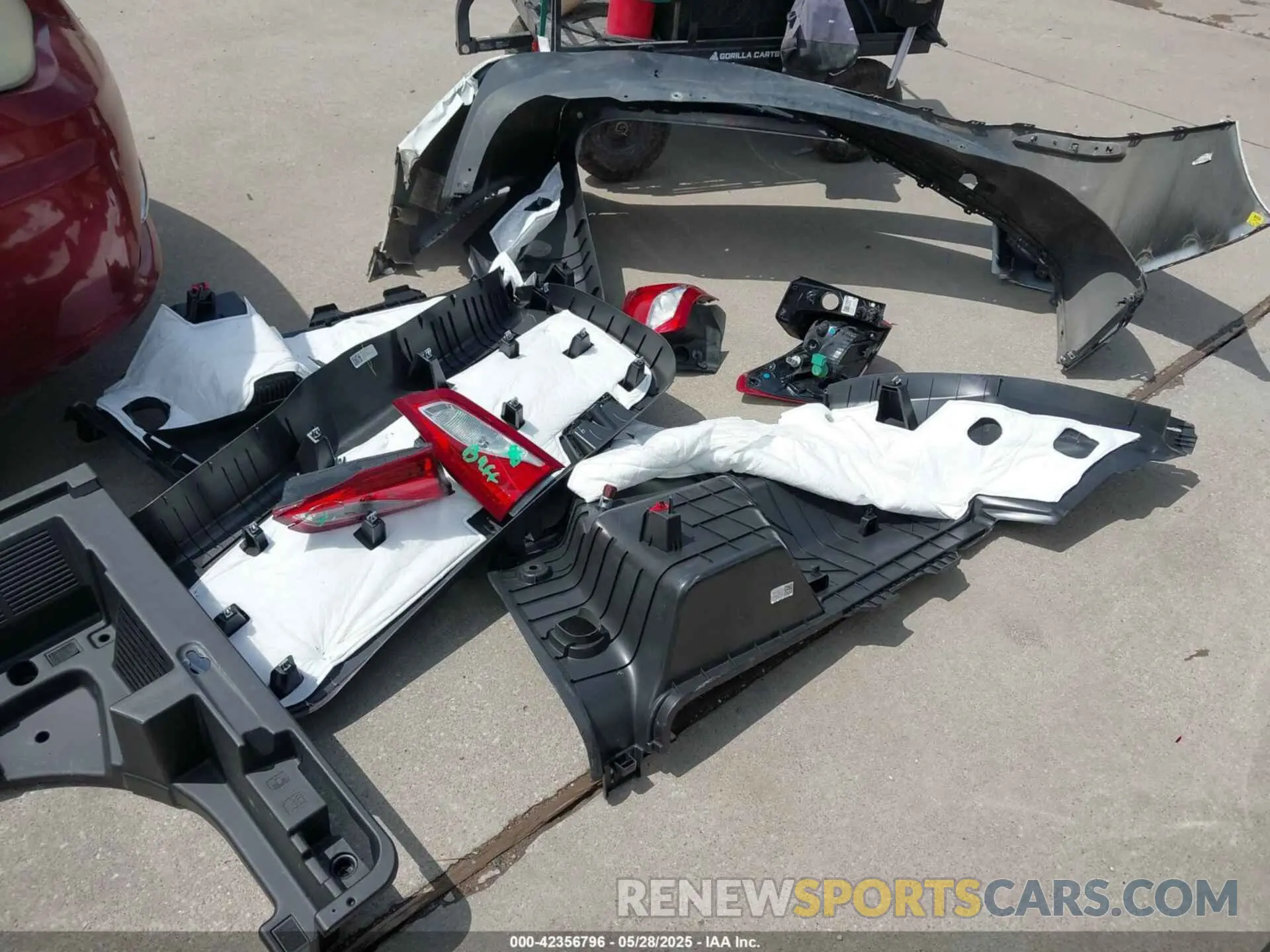 12 Photograph of a damaged car 3GNAXHEVXLS651675 CHEVROLET EQUINOX 2020