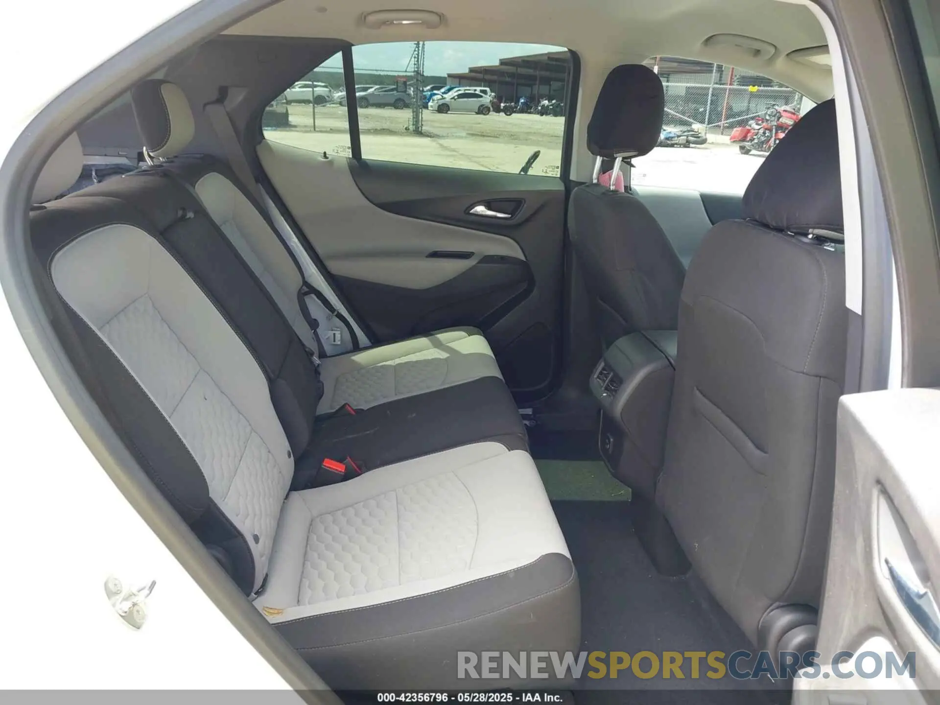 8 Photograph of a damaged car 3GNAXHEVXLS651675 CHEVROLET EQUINOX 2020