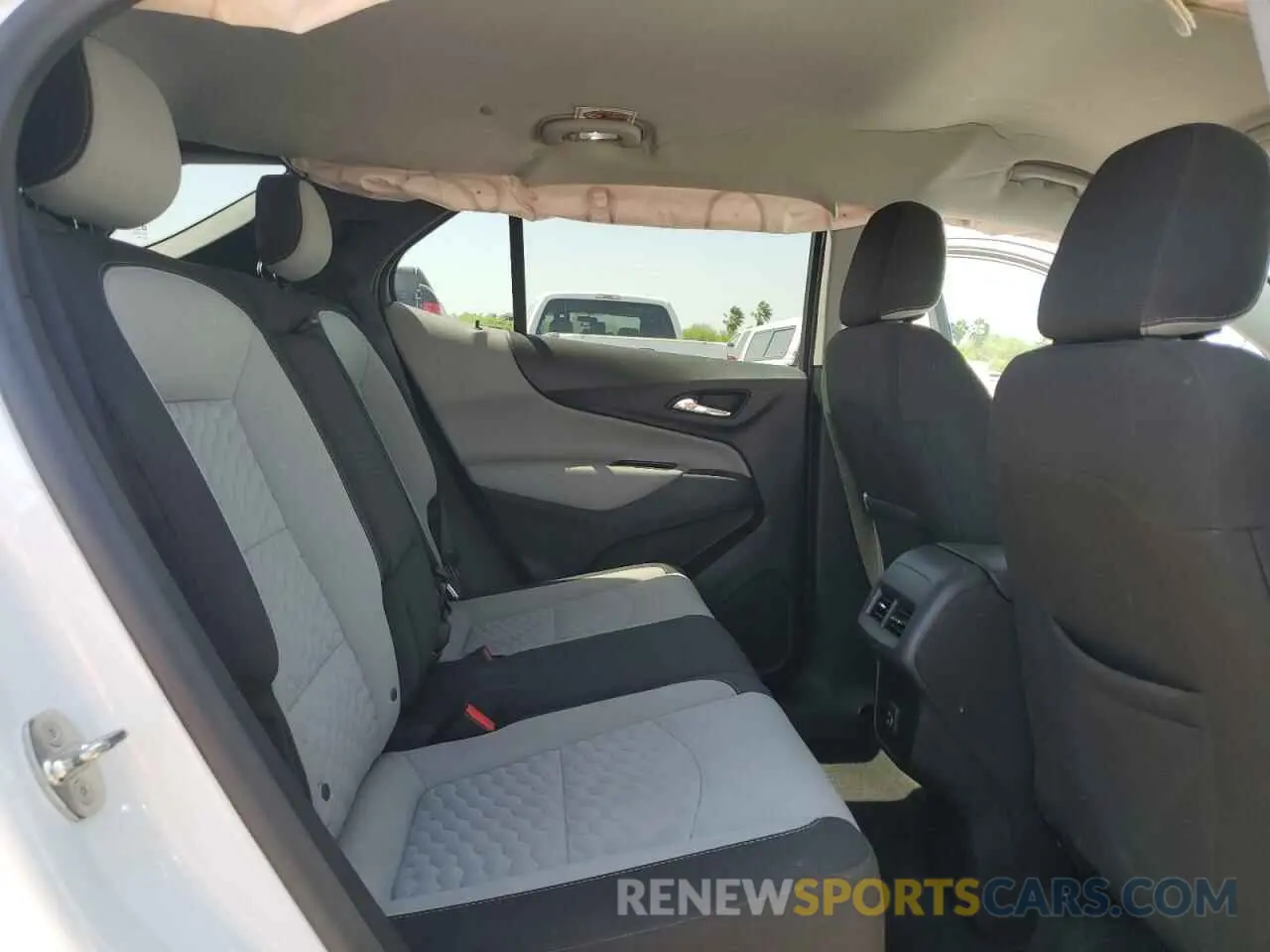 11 Photograph of a damaged car 3GNAXHEVXLS703340 CHEVROLET EQUINOX 2020