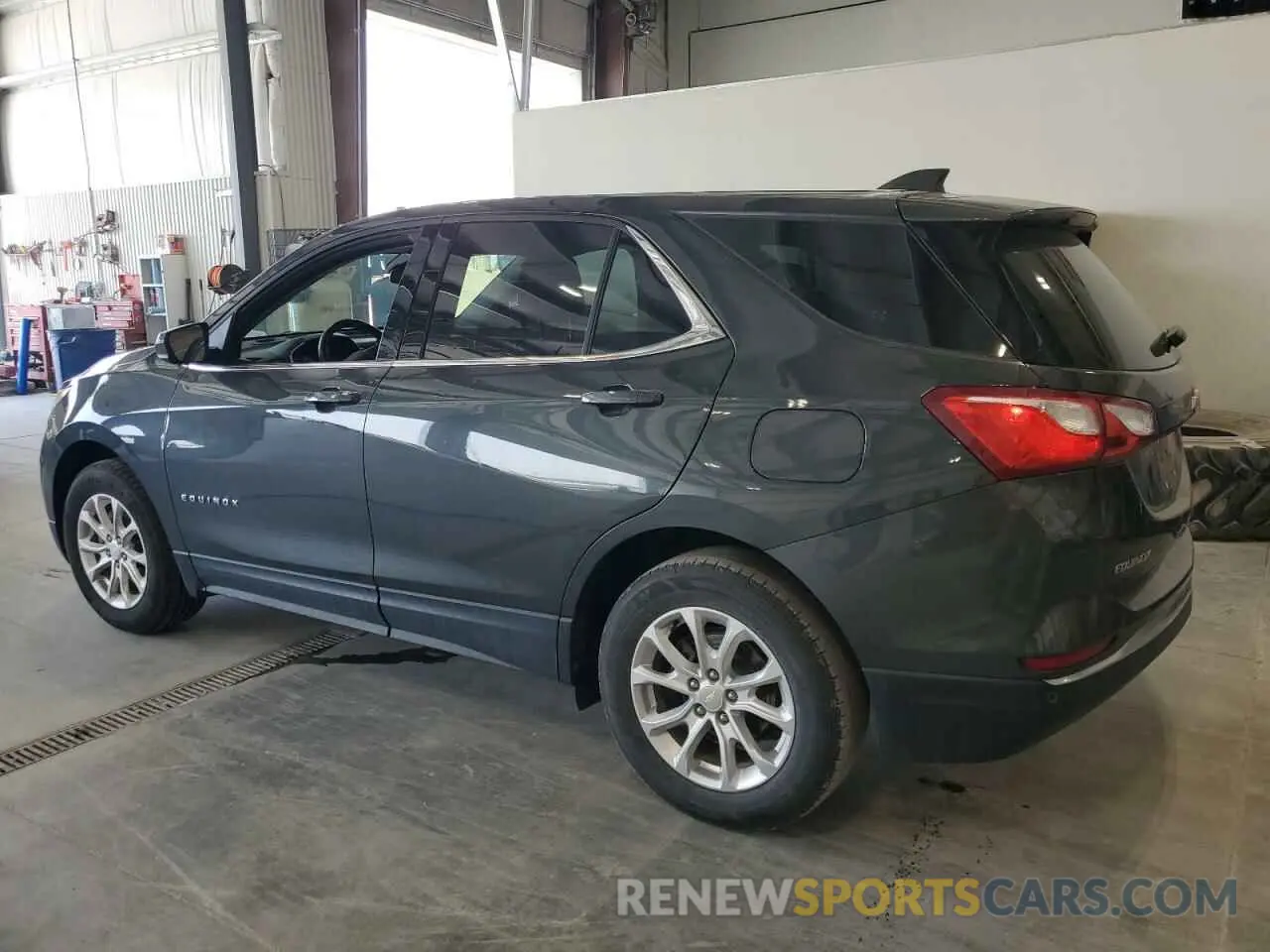 2 Photograph of a damaged car 3GNAXJEV1LS525910 CHEVROLET EQUINOX 2020