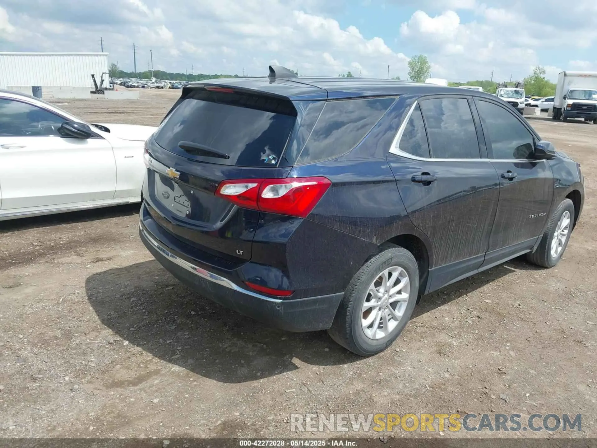 4 Photograph of a damaged car 3GNAXJEV1LS554629 CHEVROLET EQUINOX 2020