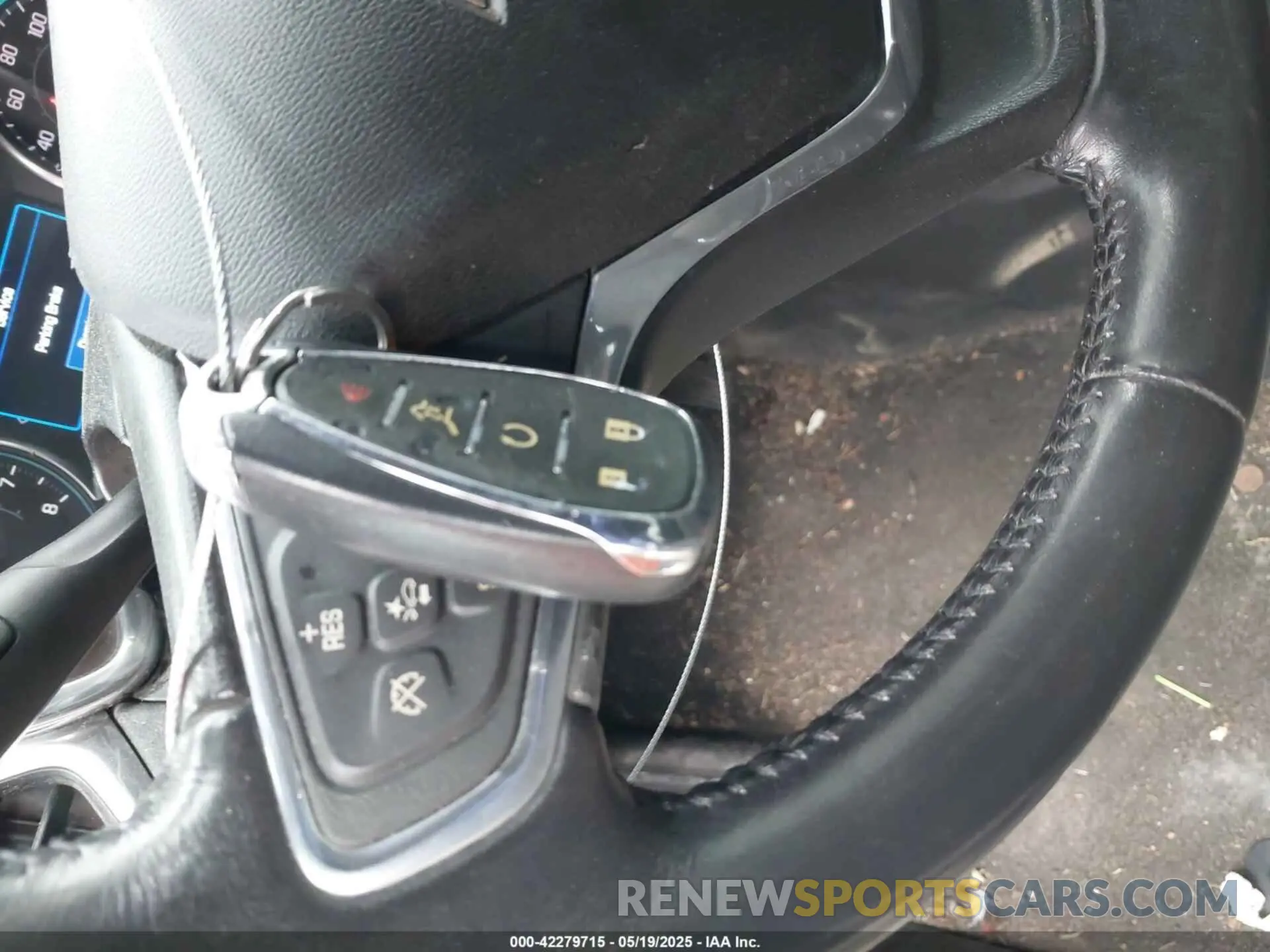 11 Photograph of a damaged car 3GNAXJEV3LL254083 CHEVROLET EQUINOX 2020