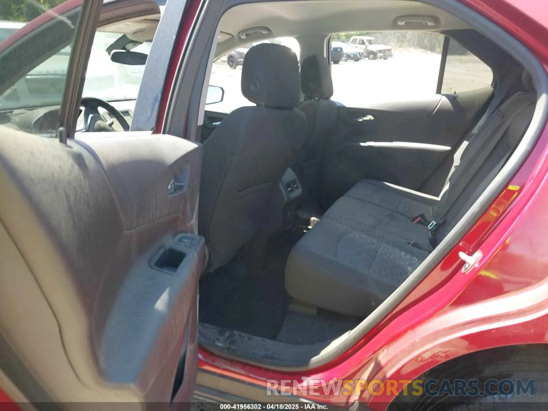 8 Photograph of a damaged car 3GNAXJEV3LS637706 CHEVROLET EQUINOX 2020