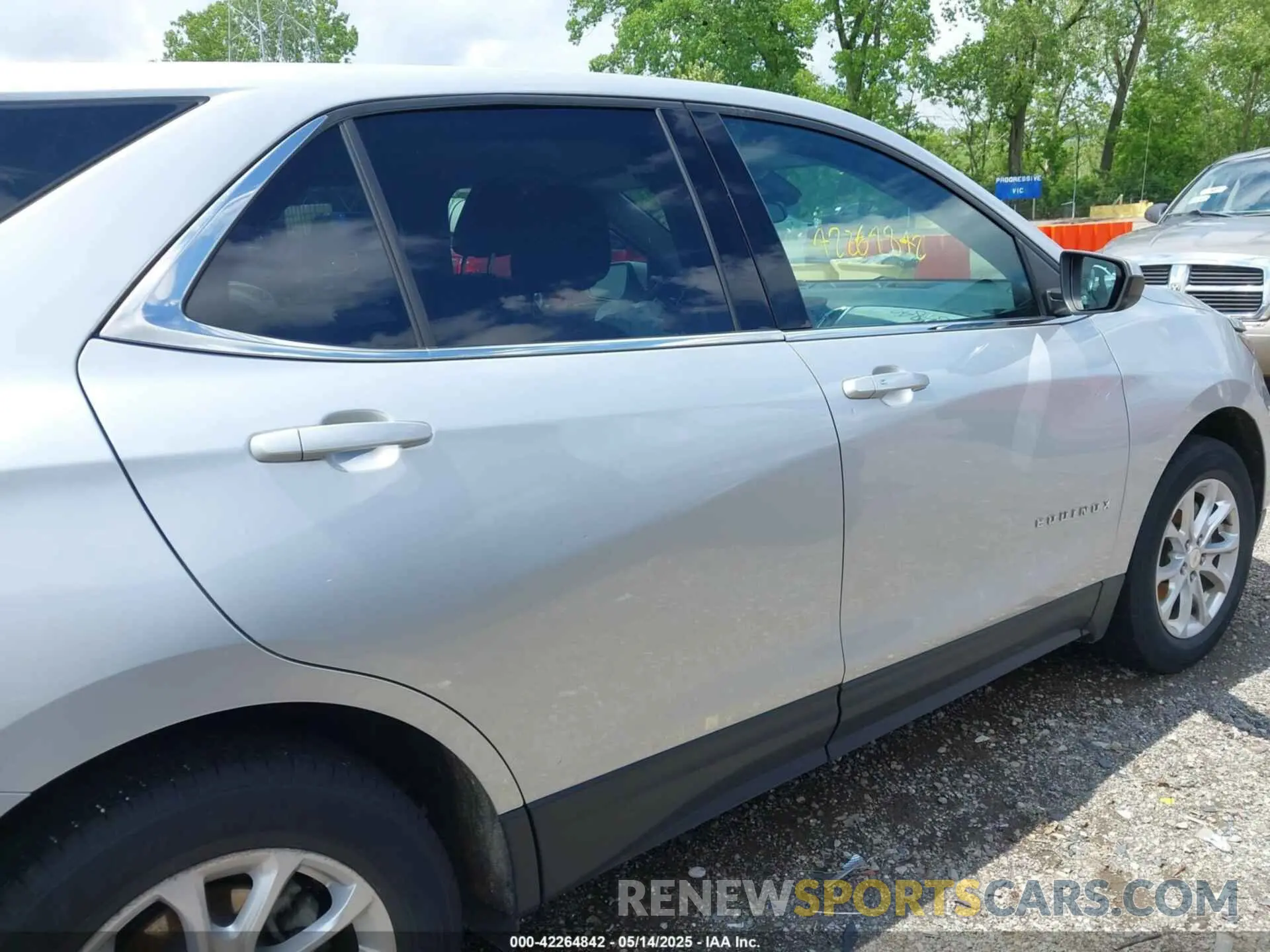 13 Photograph of a damaged car 3GNAXJEV3LS720987 CHEVROLET EQUINOX 2020